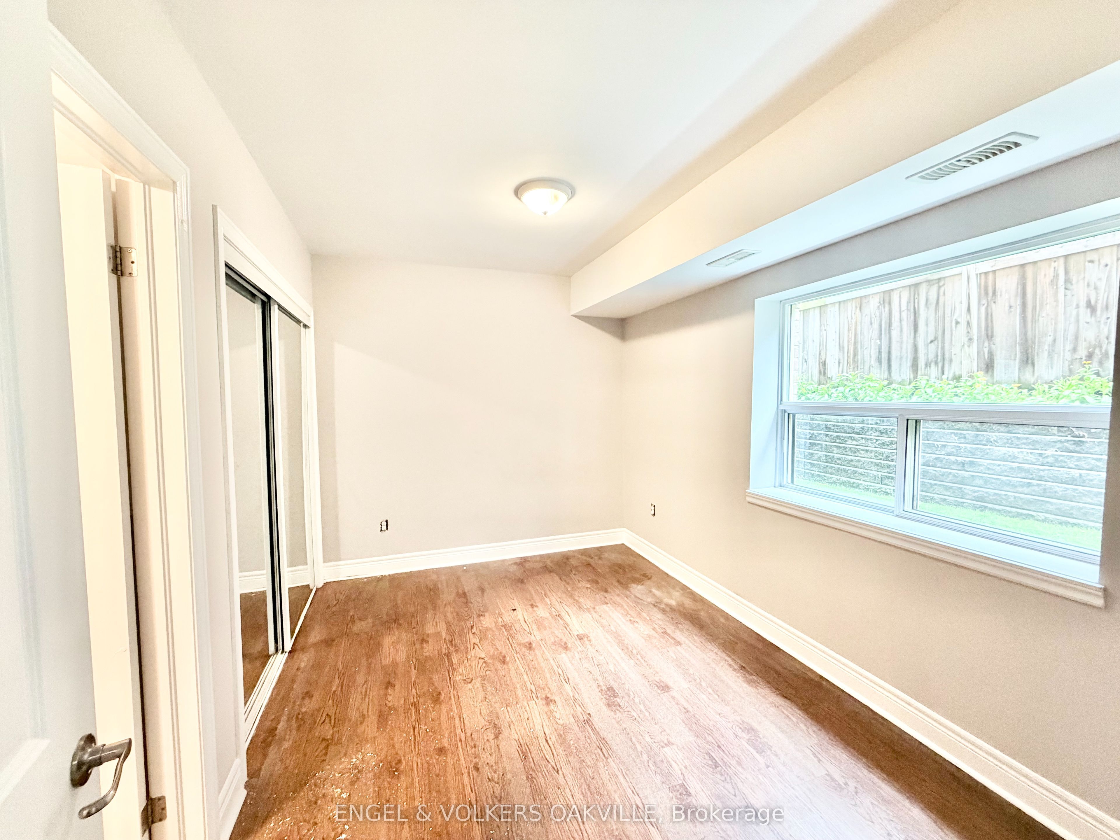 15 Thirty Third Street 112, Toronto, ON M8W 3G7 photo 4