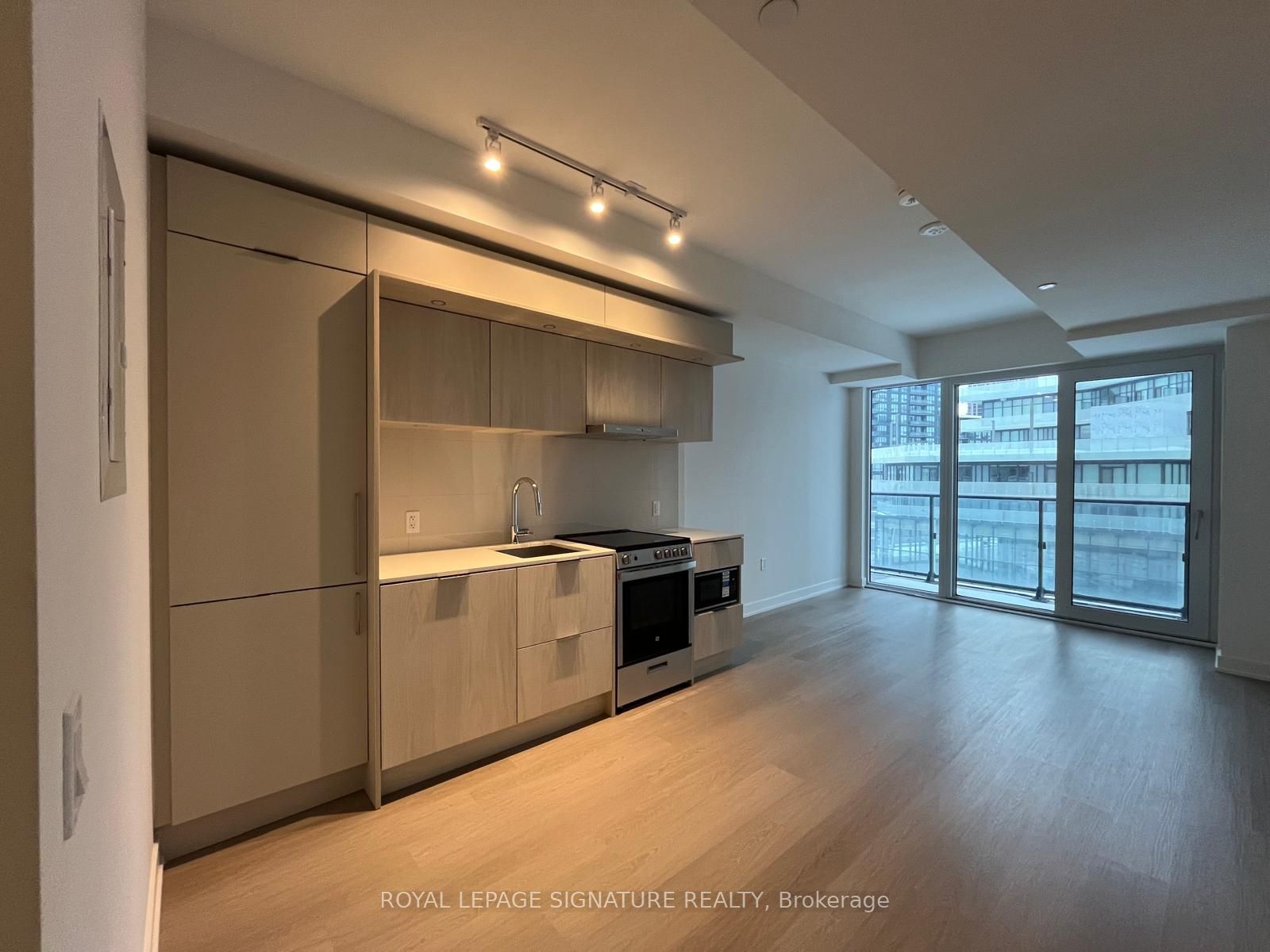 448 Burnhamthorpe Road W 312, Mississauga, ON L5B 4M6