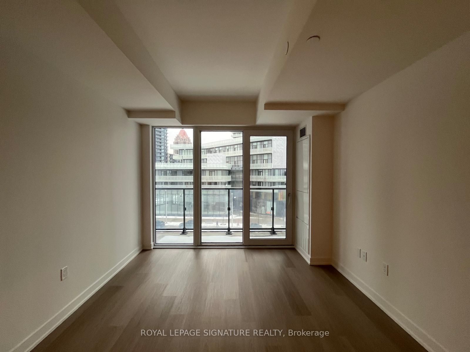 448 Burnhamthorpe Road W 312, Mississauga, ON L5B 4M6 photo 3