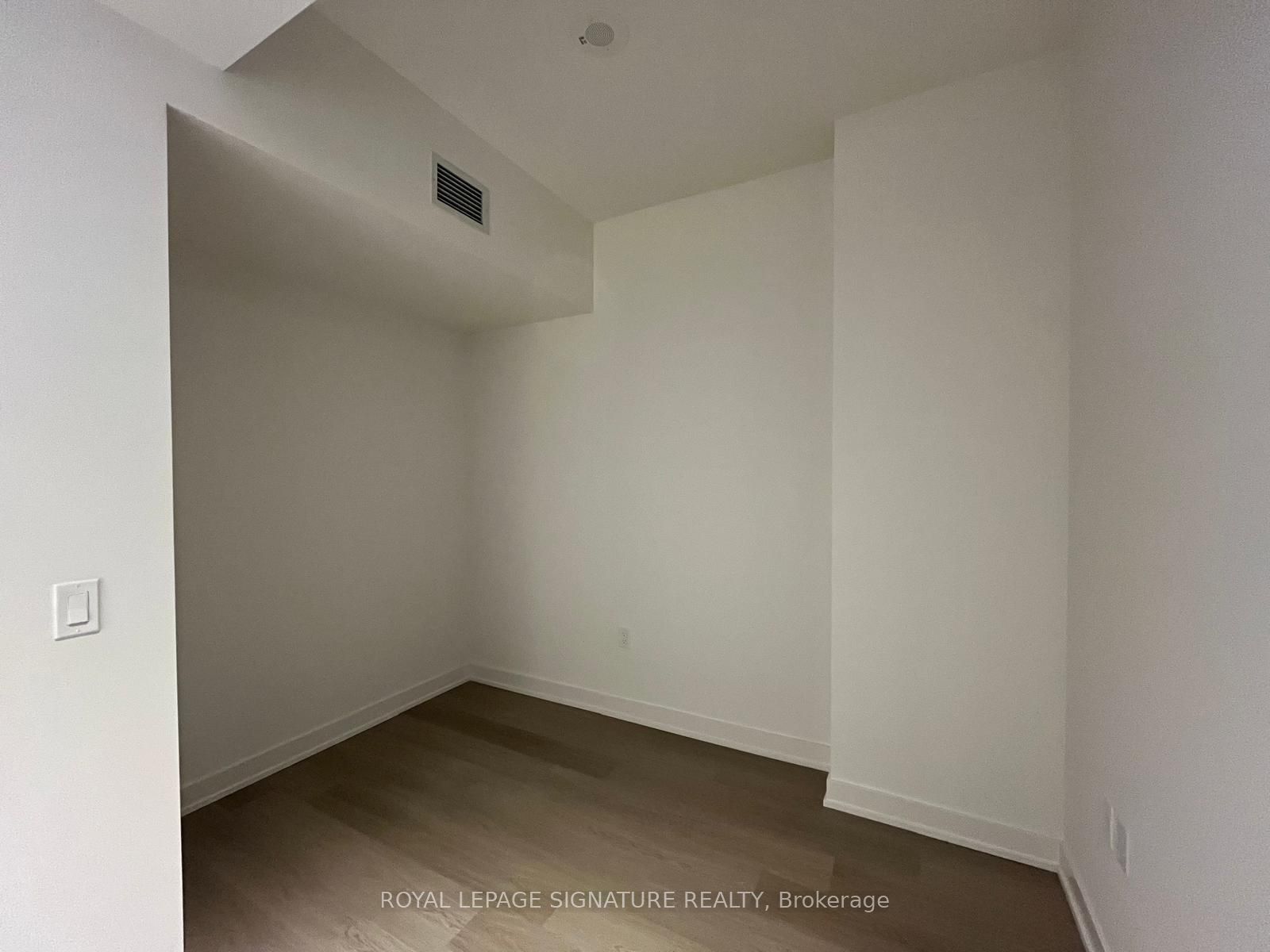 448 Burnhamthorpe Road W 312, Mississauga, ON L5B 4M6 photo 5