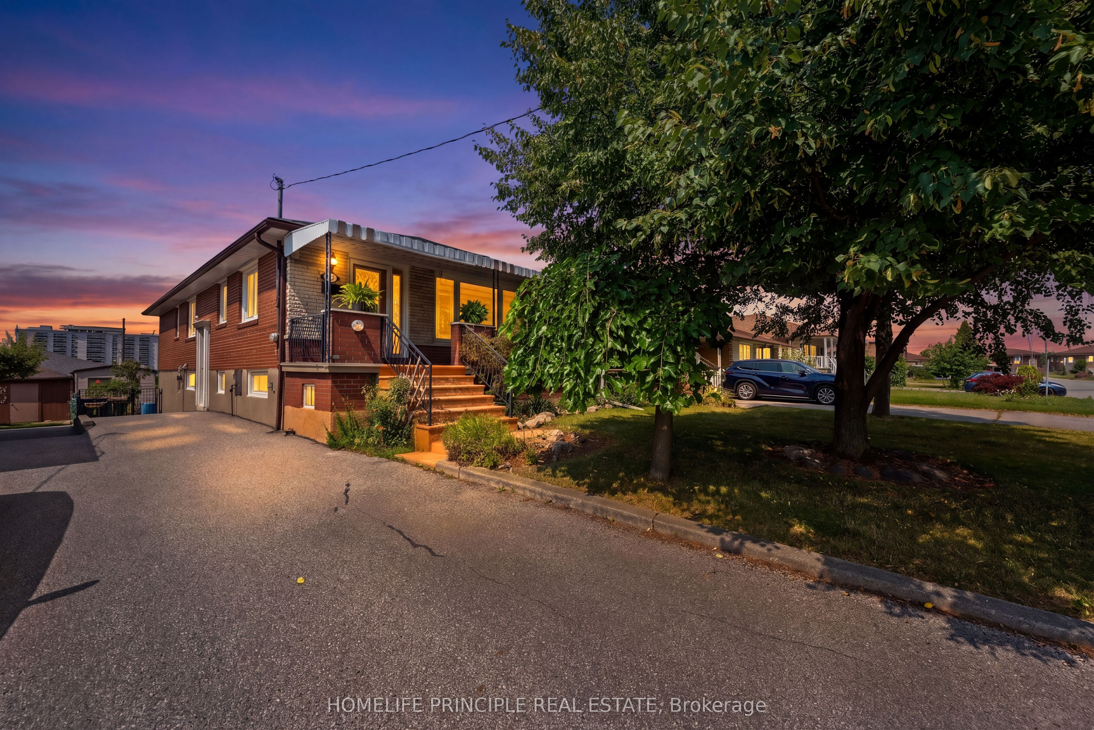 24 Whitbread Crescent, Toronto, ON M3L 2A7