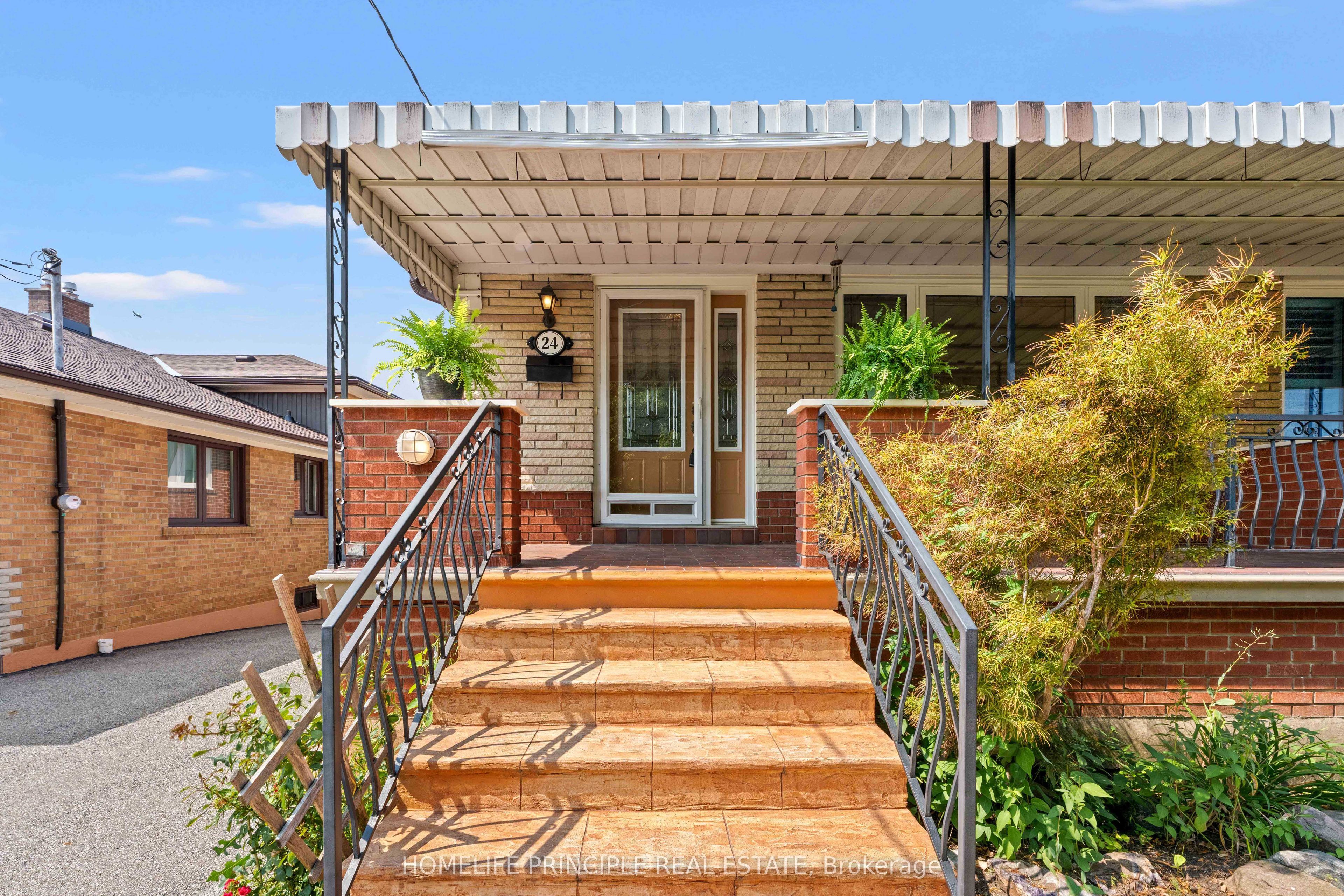 24 Whitbread Crescent, Toronto, ON M3L 2A7 photo 3