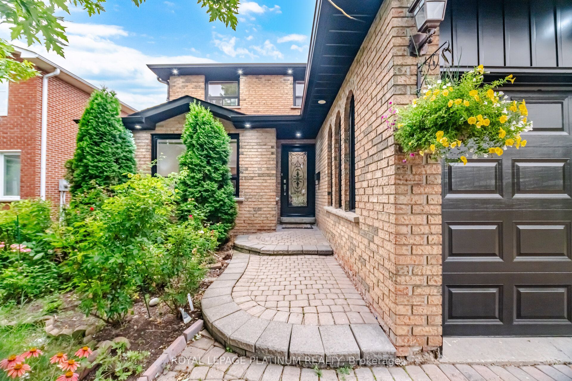 2542 Pollard Drive, Mississauga, ON L5C 3H1 photo 4