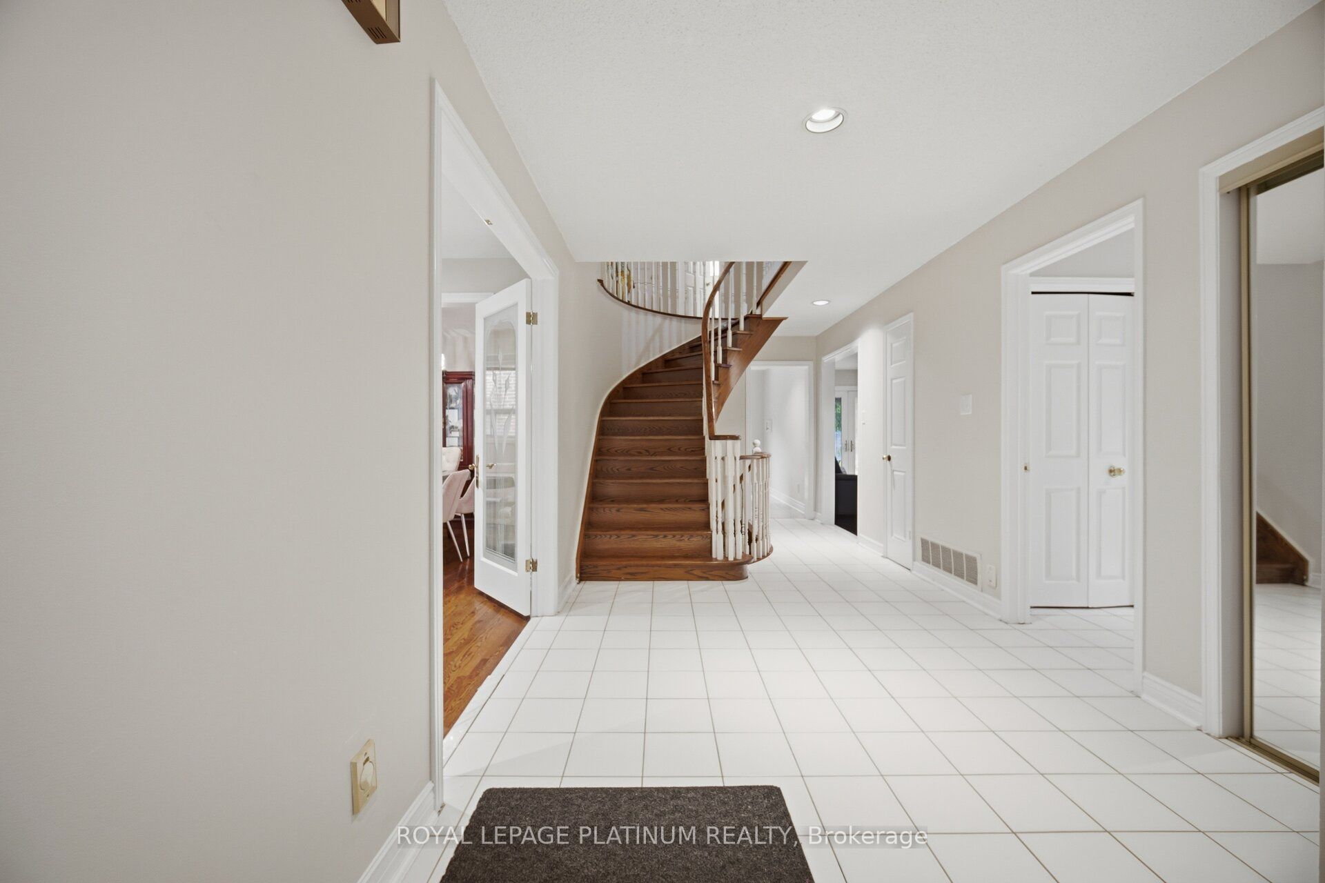 2542 Pollard Drive, Mississauga, ON L5C 3H1 photo 5