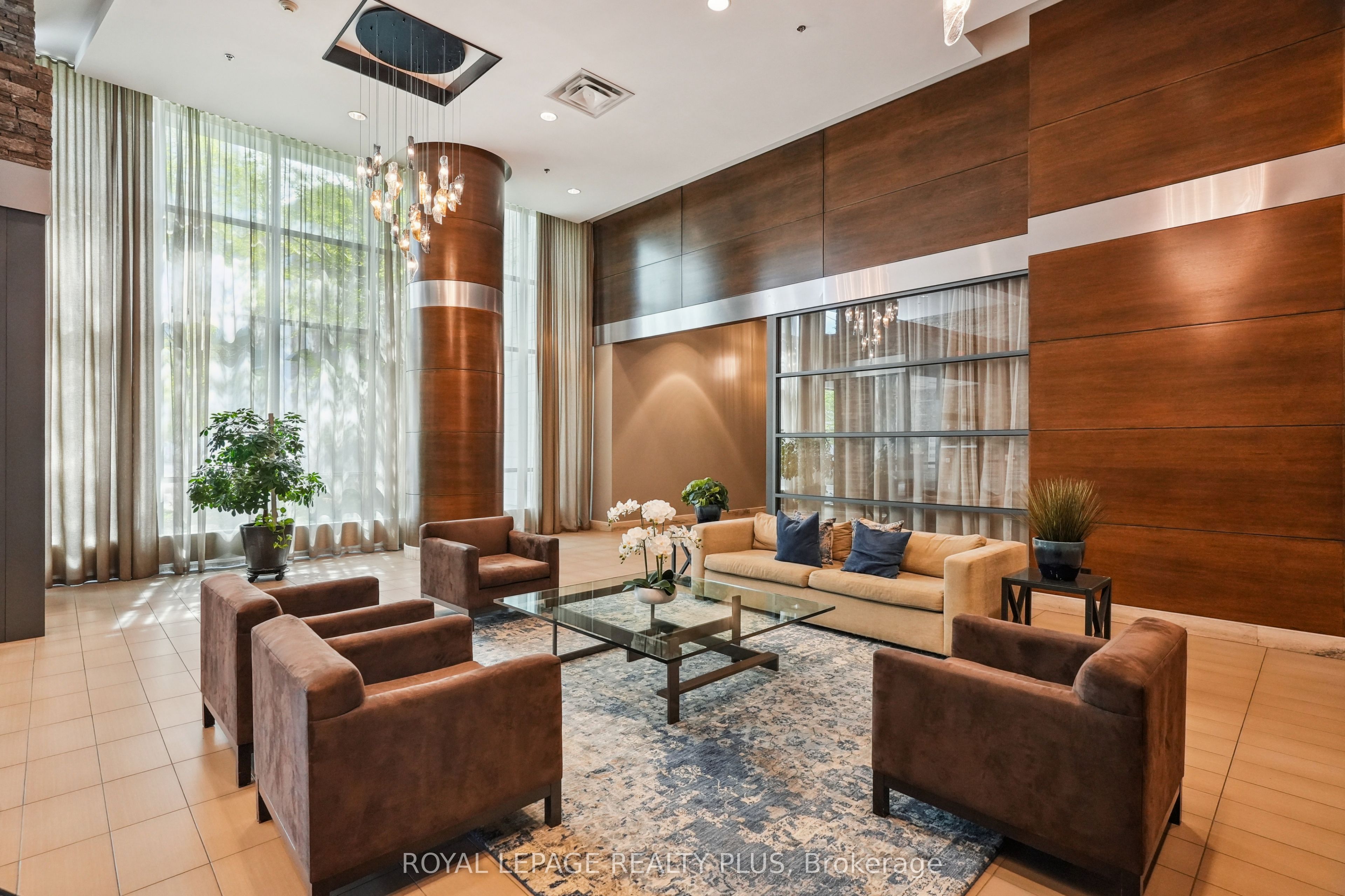 1 Hurontario Street 403, Mississauga, ON L5G 0A3 photo 2
