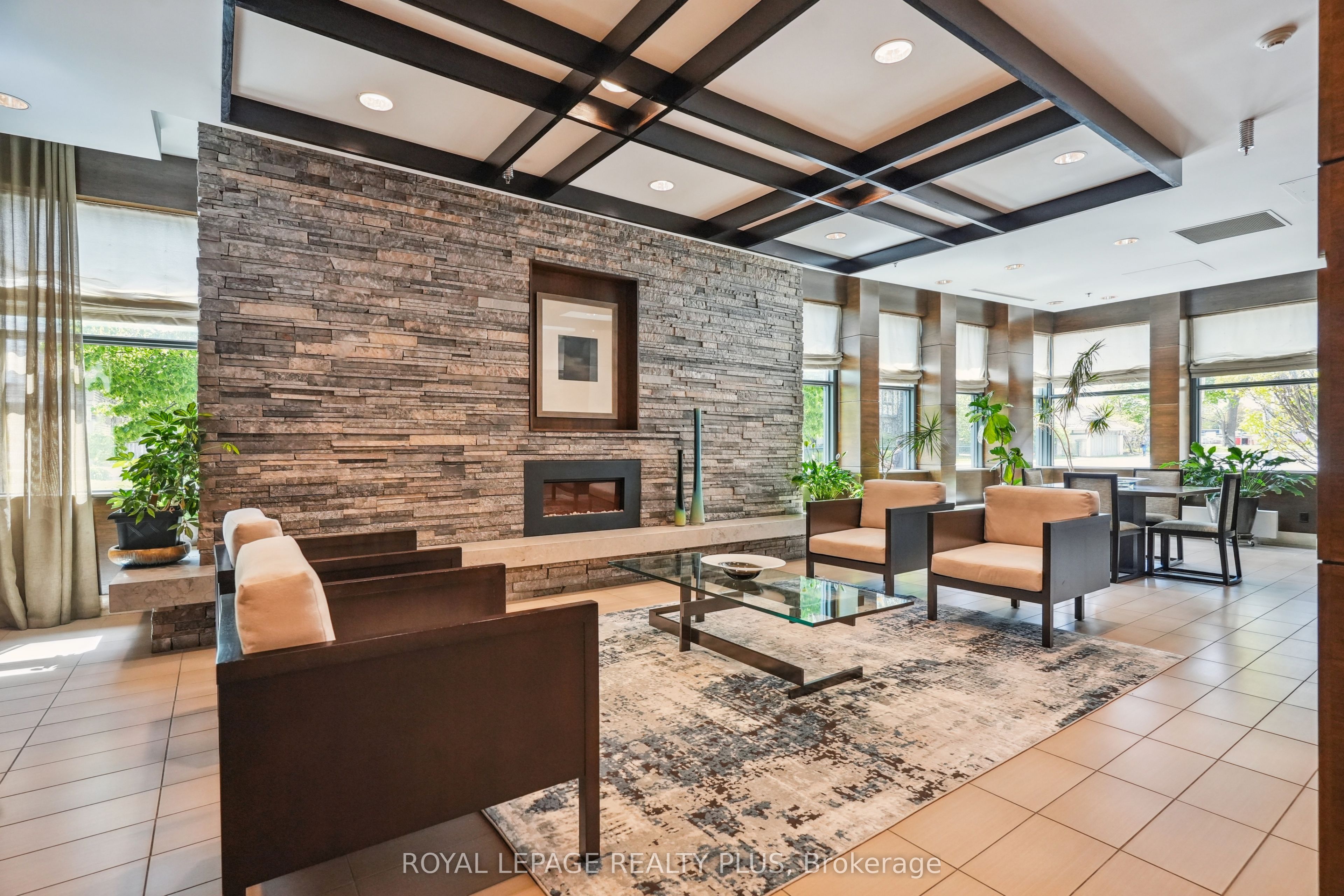 1 Hurontario Street 403, Mississauga, ON L5G 0A3 photo 3