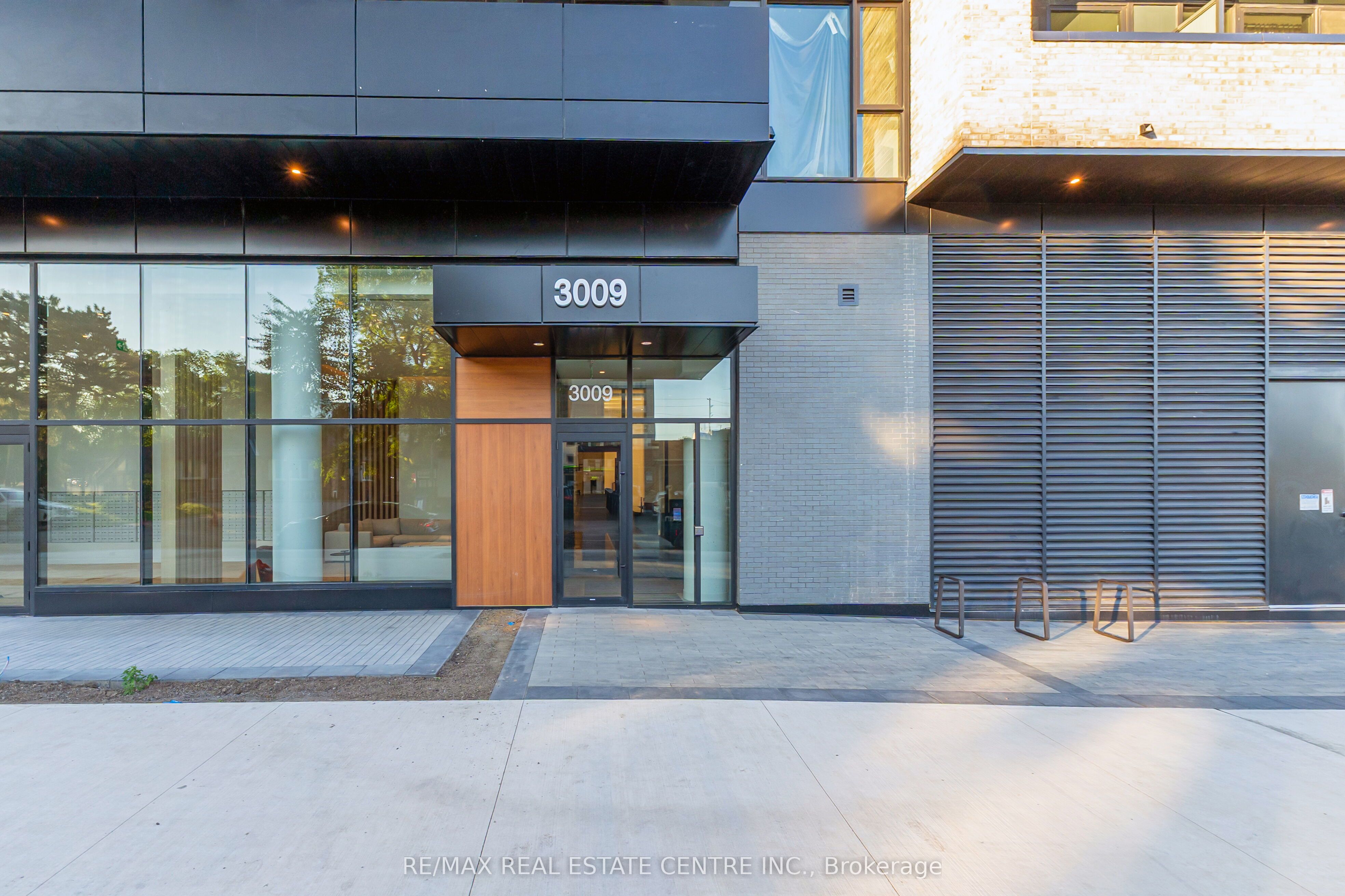 3009 Novar Road 911, Mississauga, ON L5B 0P9 photo 2