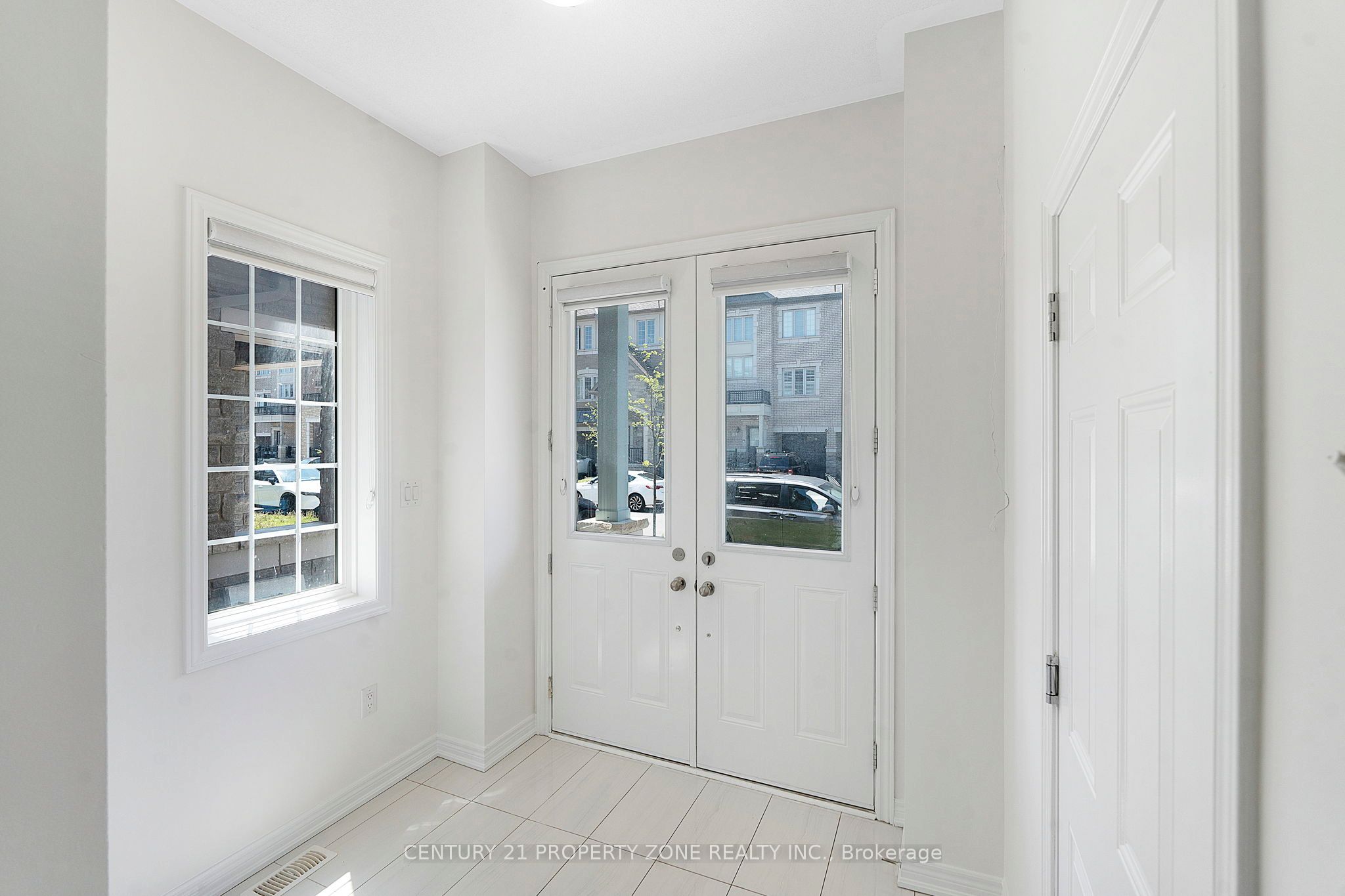 25 Hashmi Place, Brampton, ON L6Y 0H8 photo 4