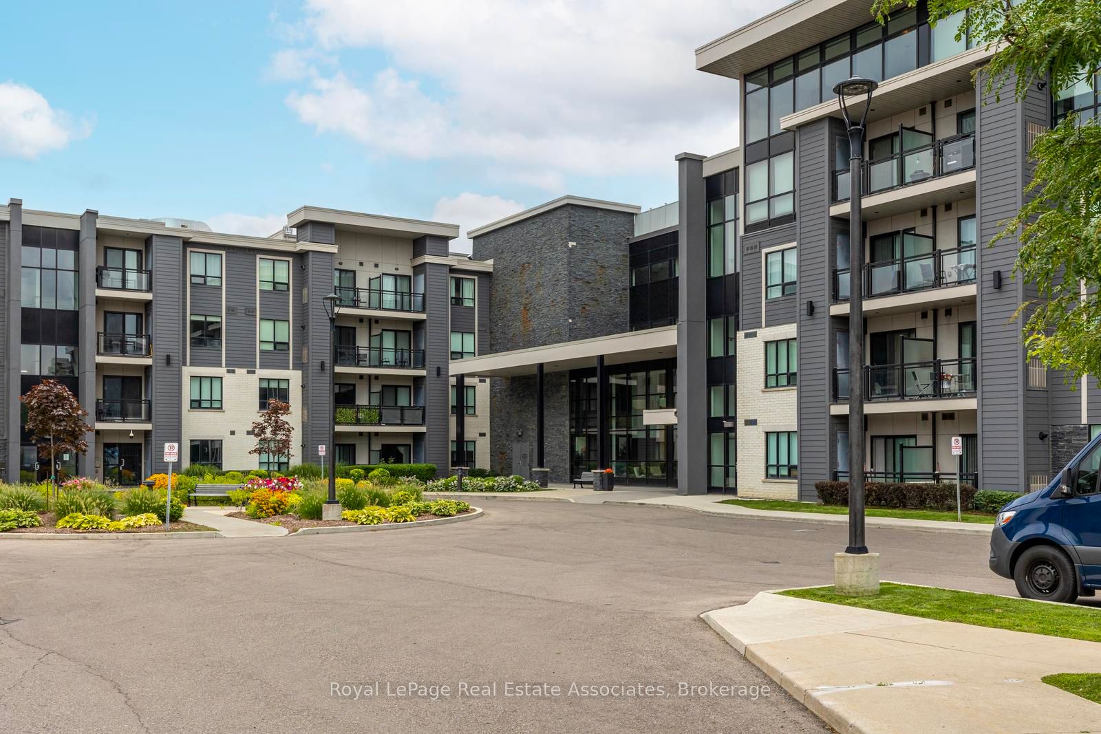 3170 Erin Mills Parkway 321, Mississauga, ON L5L 0B6 photo 2