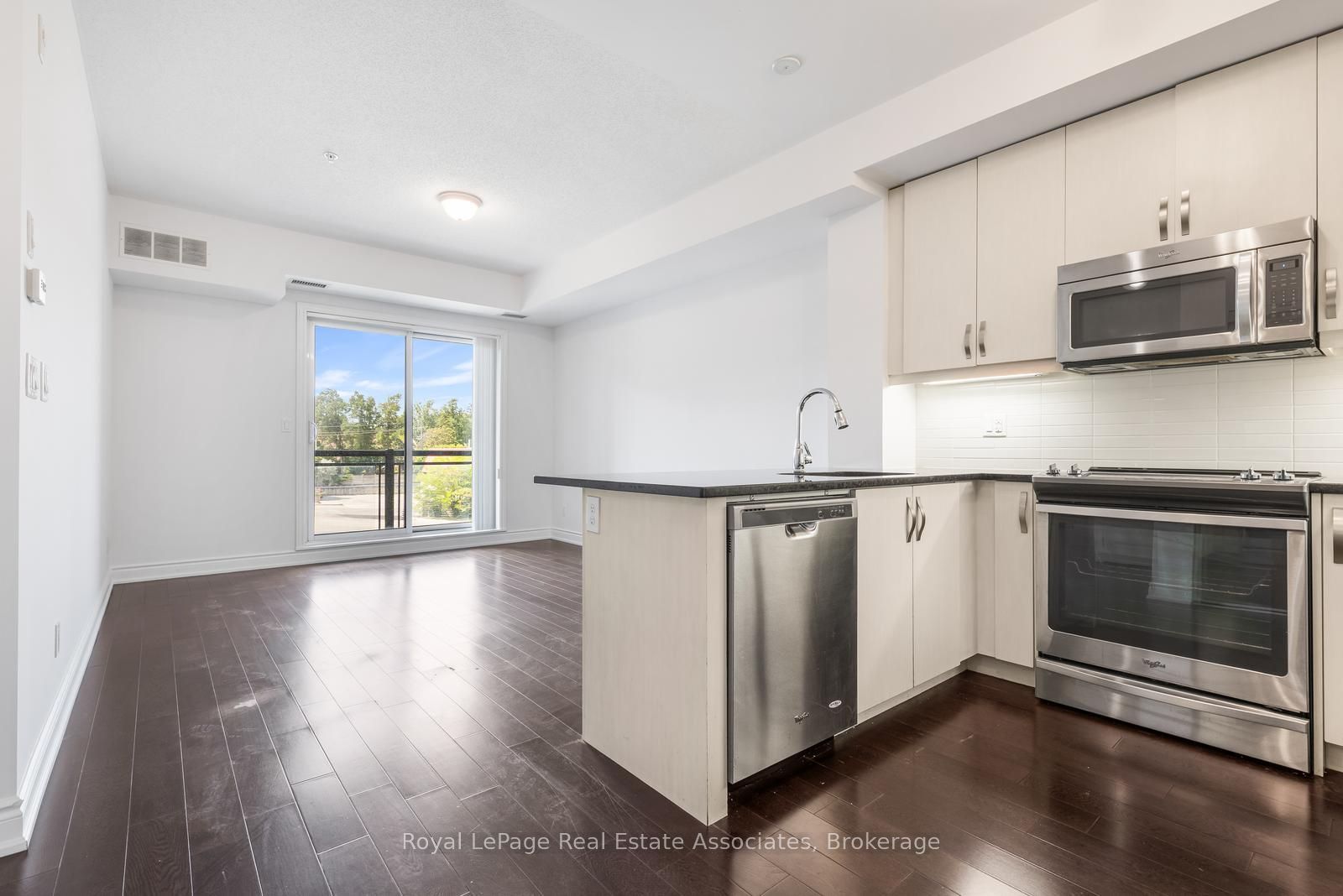 3170 Erin Mills Parkway 321, Mississauga, ON L5L 0B6 photo 5