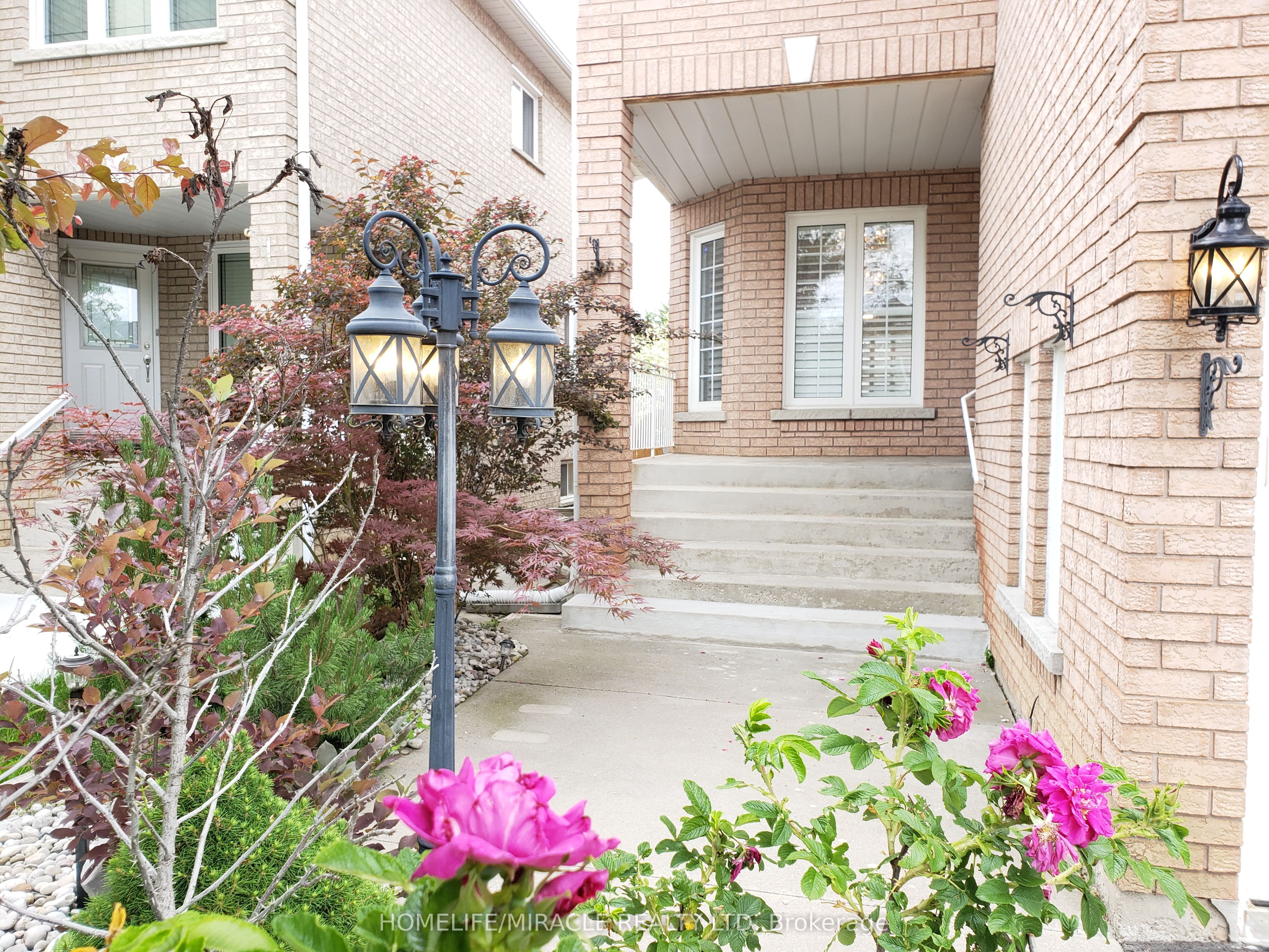 6 Sweet Briar Lane, Brampton, ON L6Z 4V3 photo 4