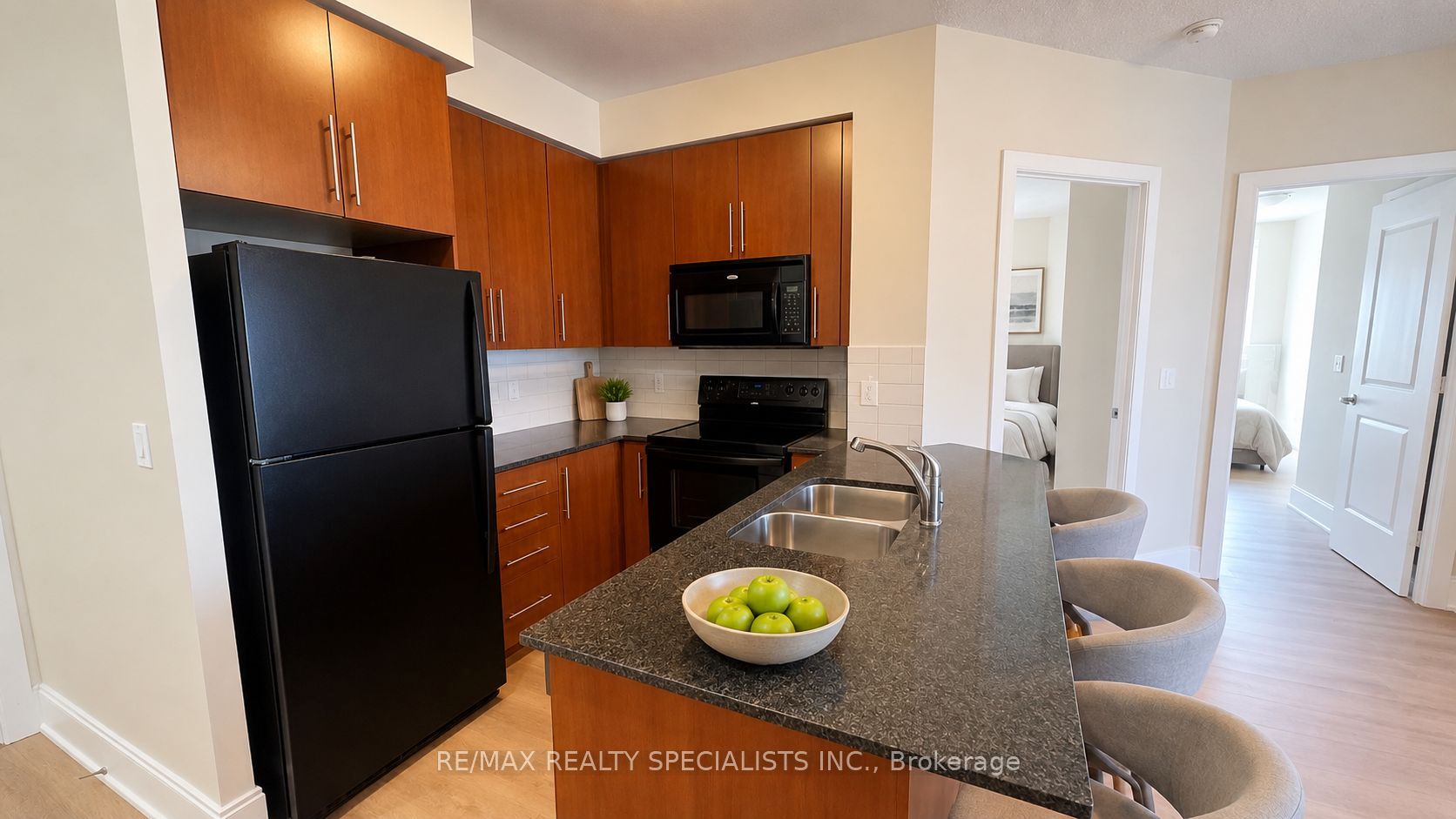 330 Burnhamthorpe Road W 2702, Mississauga, ON L5B 0E1 photo 2