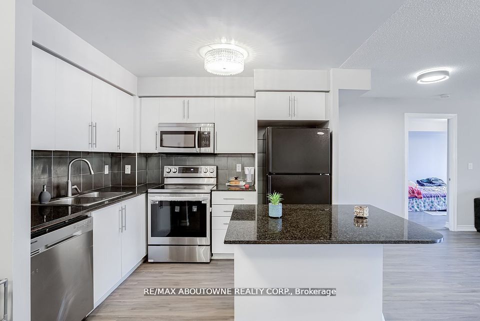 310 Burnhamthorpe Road W 401, Mississauga, ON L5B 4P9 photo 4