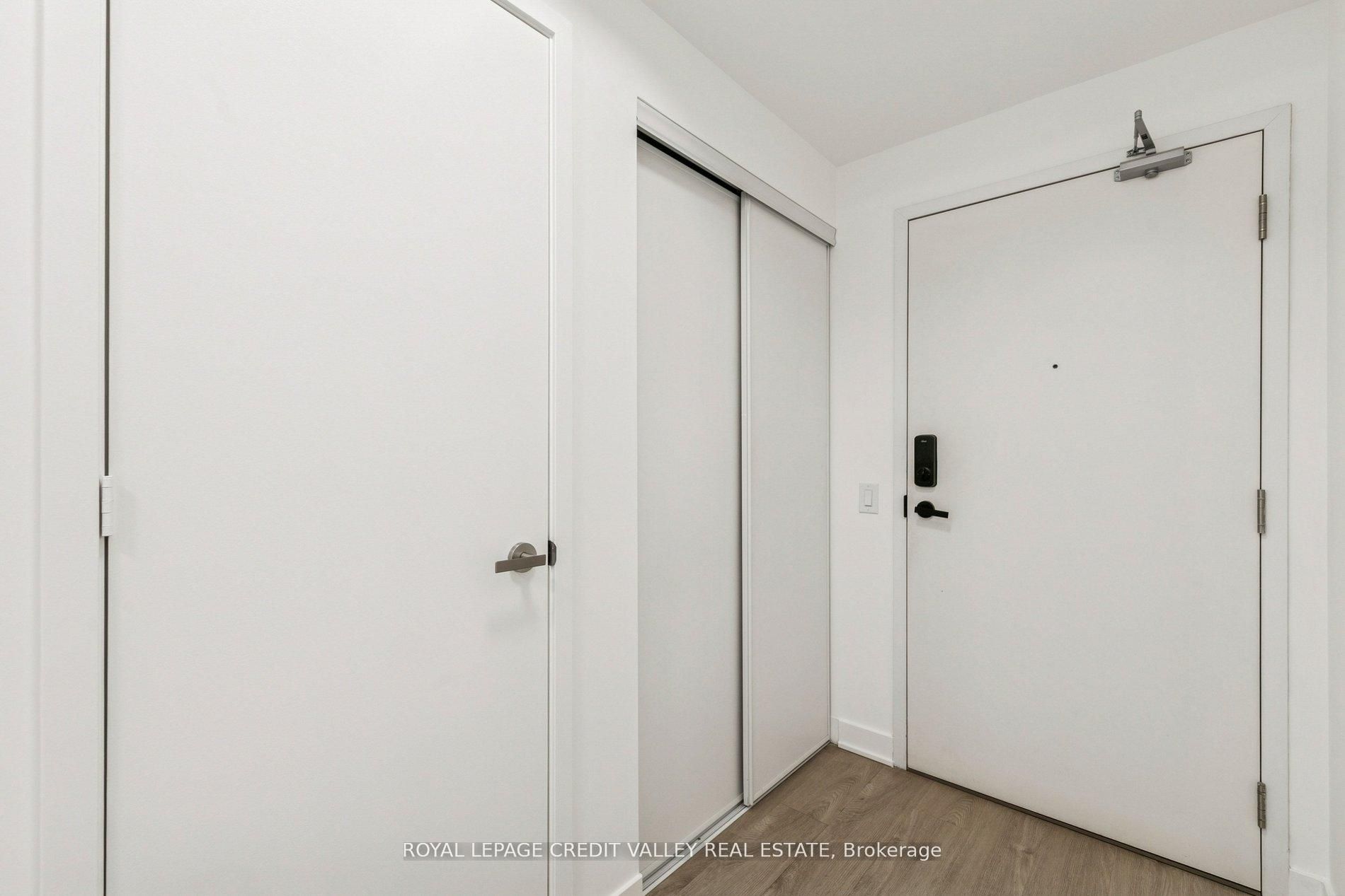 3900 Confederation Parkway 1413, Mississauga, ON L5B 0M3 photo 4