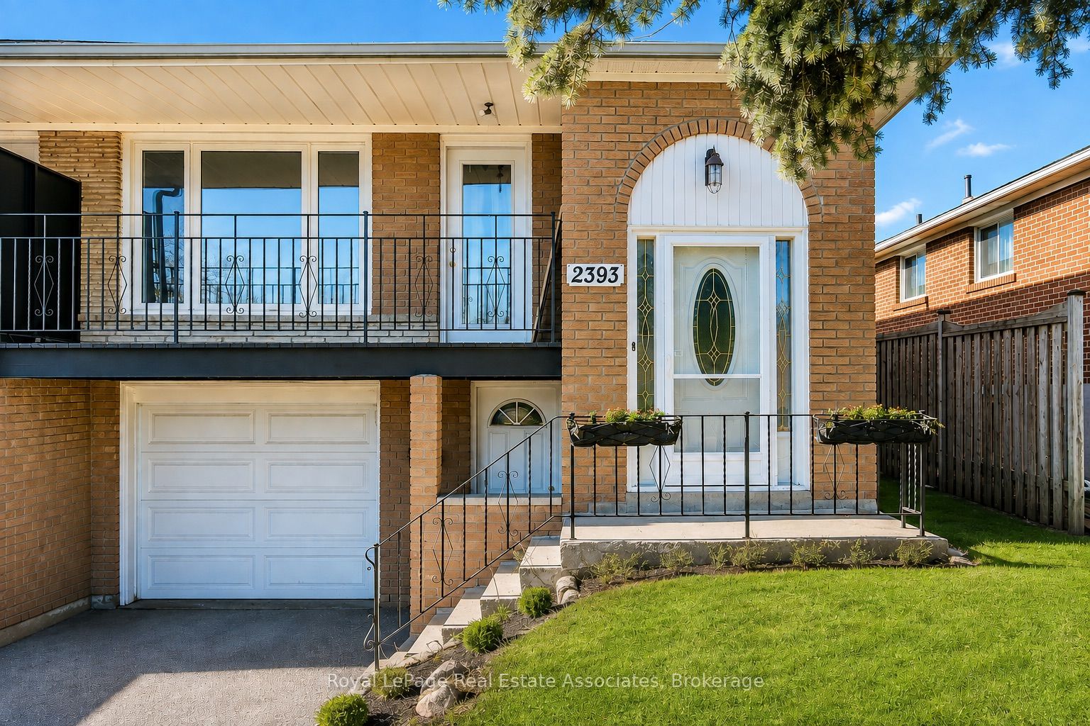 2393 Whaley Drive Upper, Mississauga, ON L5B 2B3