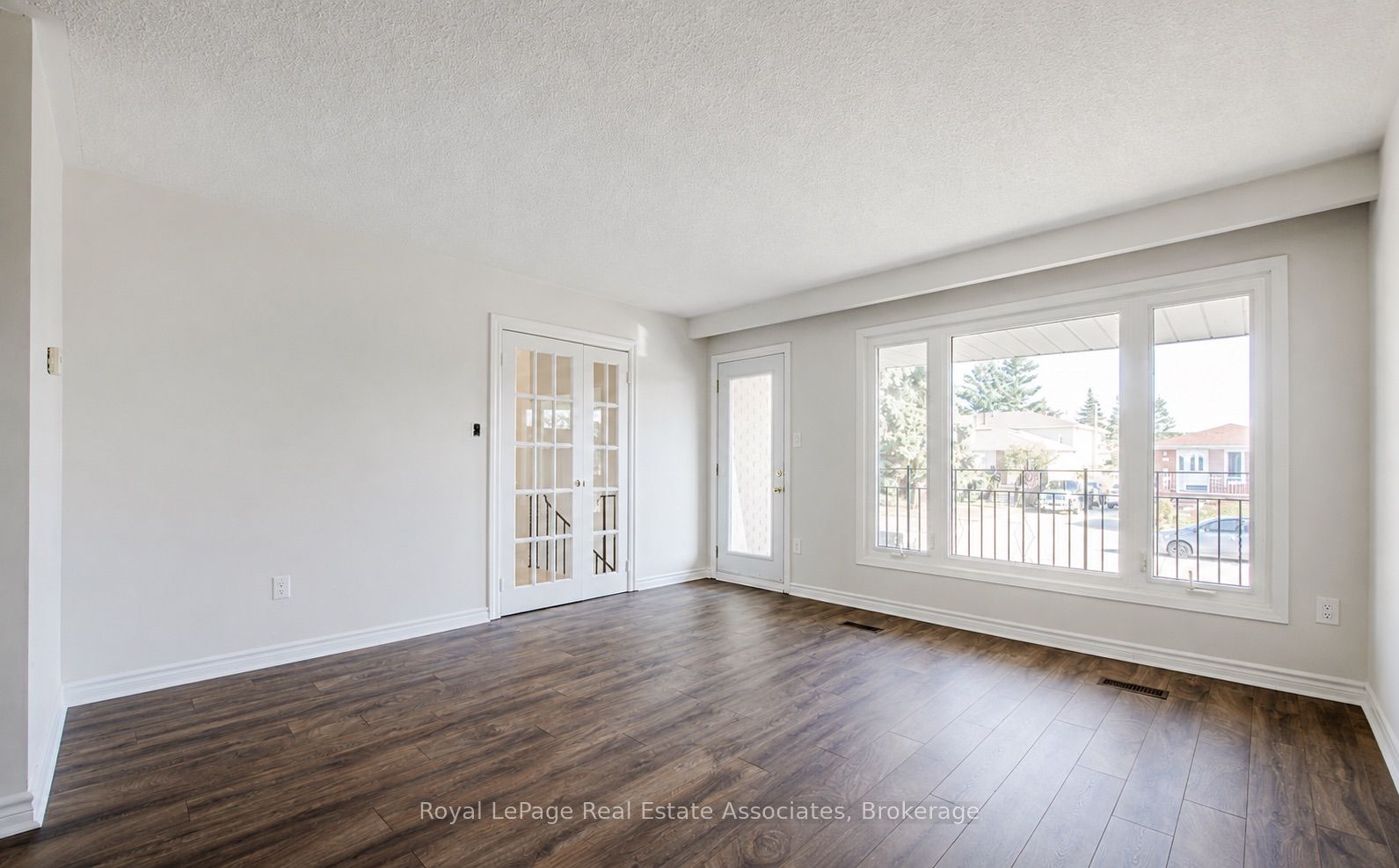 2393 Whaley Drive Upper, Mississauga, ON L5B 2B3 photo 2