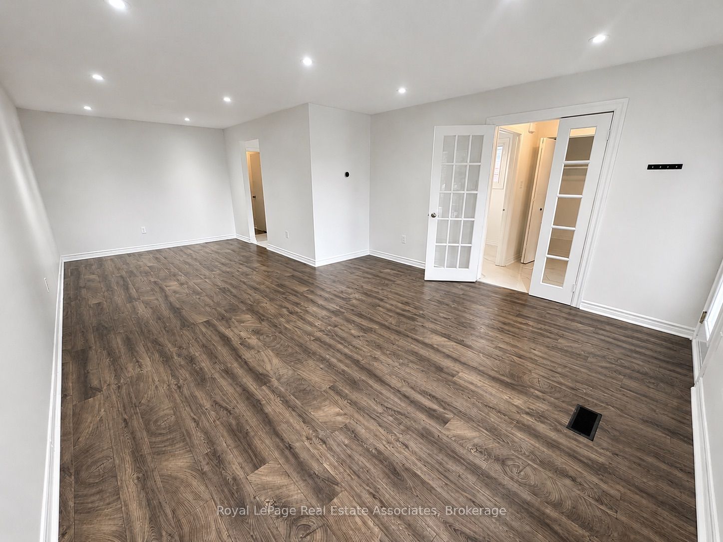 2393 Whaley Drive Upper, Mississauga, ON L5B 2B3 photo 4
