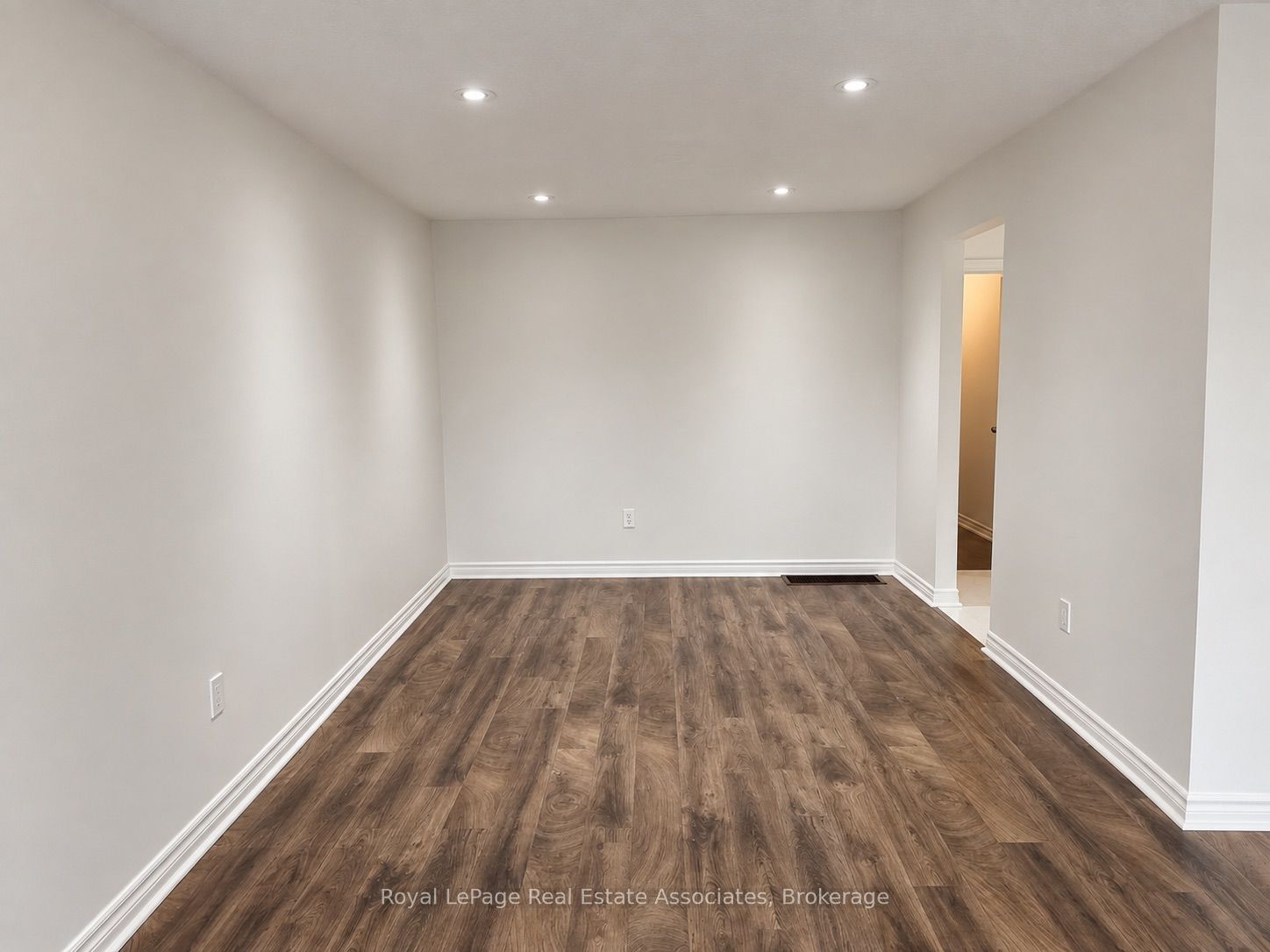 2393 Whaley Drive Upper, Mississauga, ON L5B 2B3 photo 5