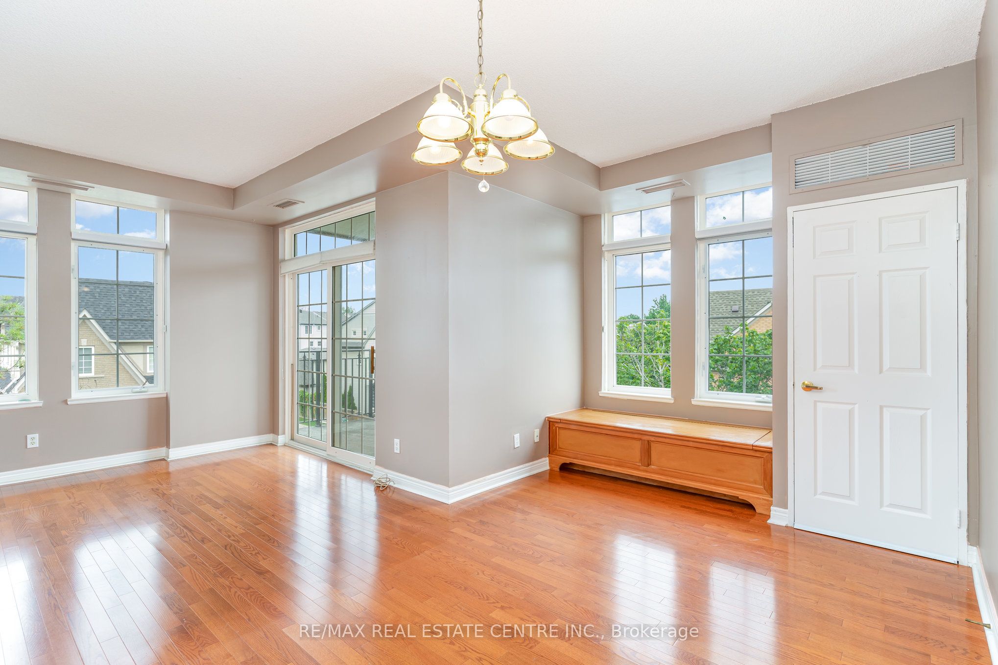 2301 Parkhaven Boulevard 410, Oakville, ON L6H 6V6 photo 4
