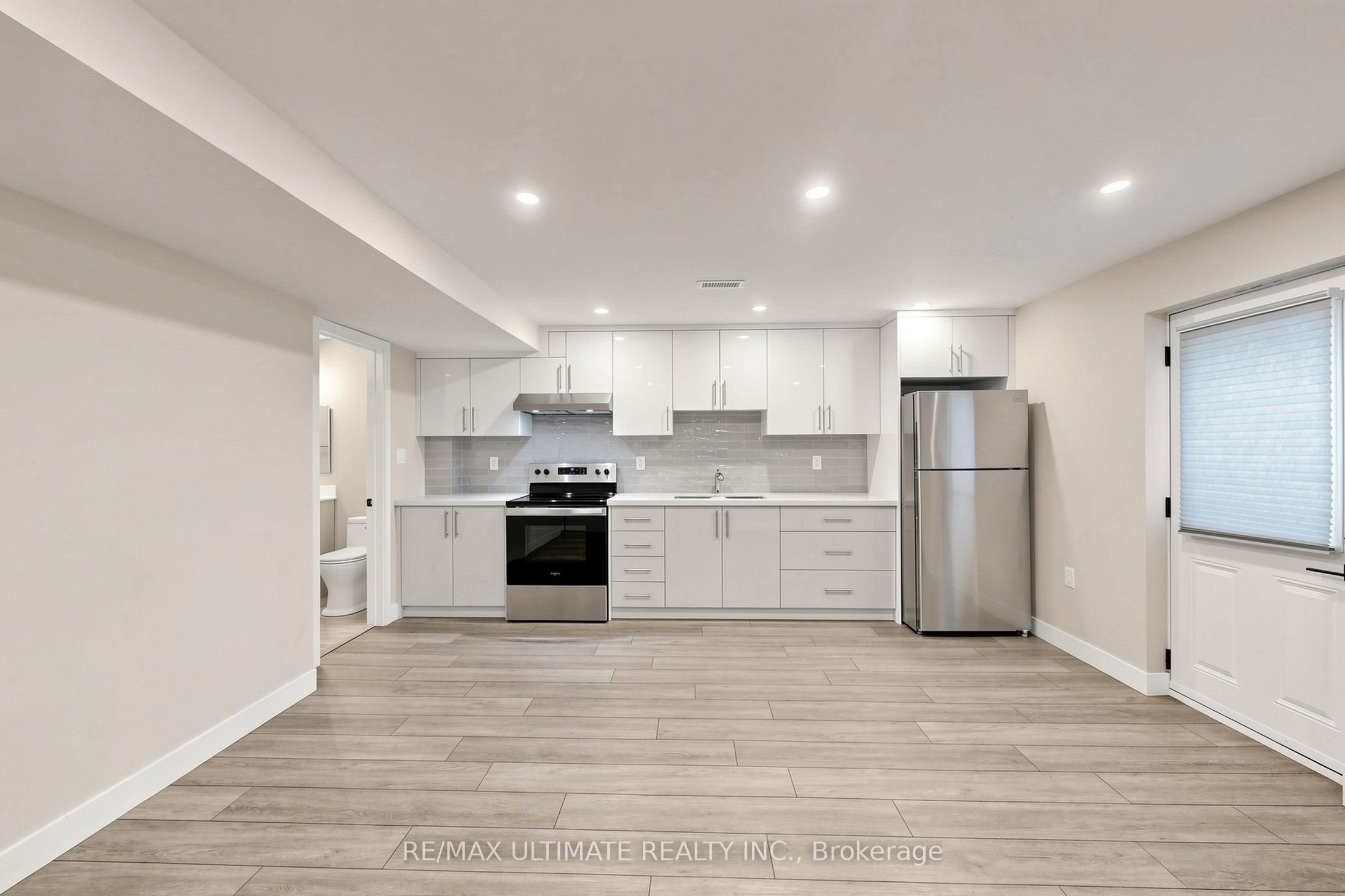 10 Warbeck Place Lower, Toronto, ON M9R 3C3 photo 3