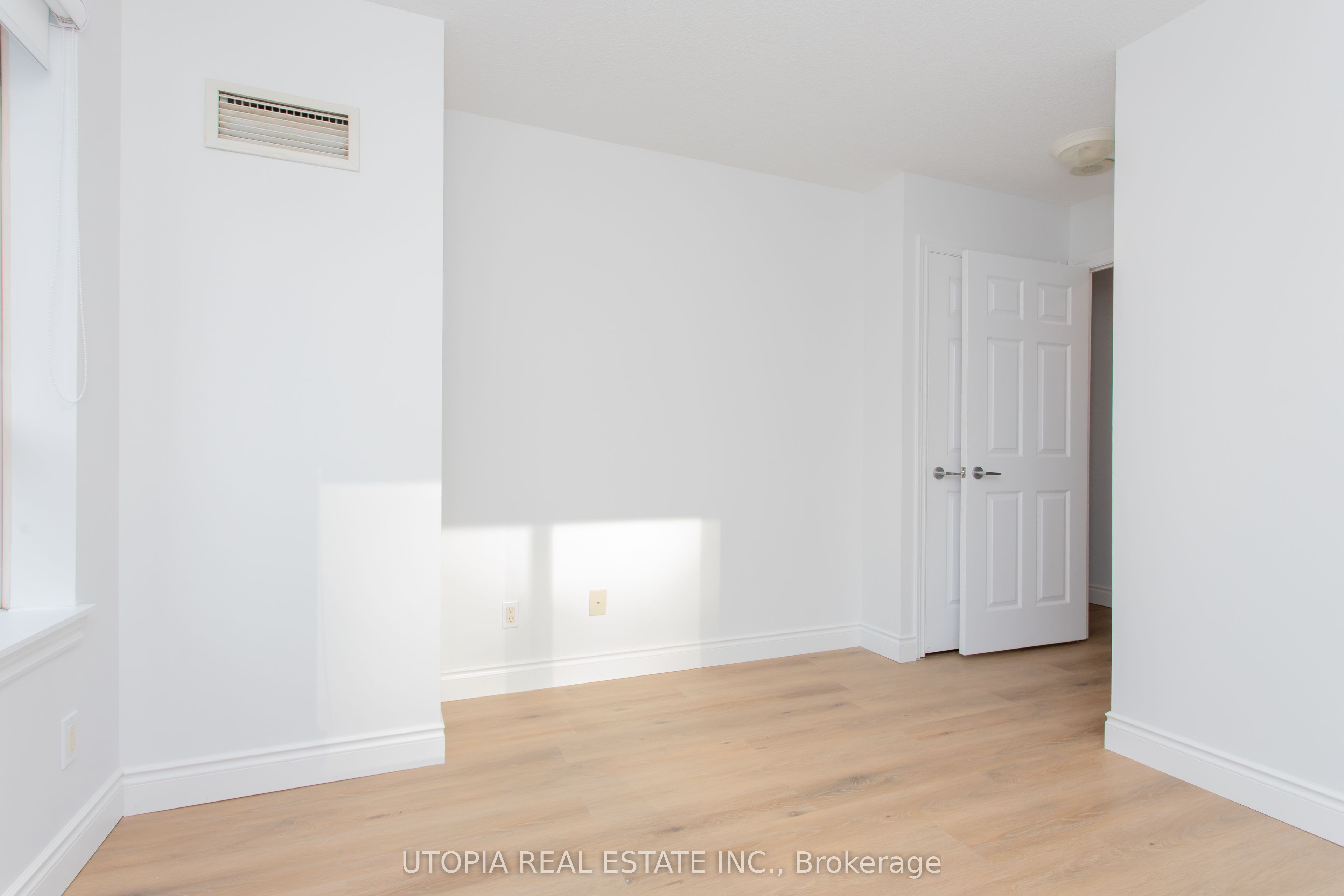 2365 Central Park Drive 205, Oakville, ON L6H 0C7 photo 5