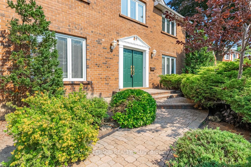 6 LILLINGTON Street, Brampton, ON L6S 4B9 photo 2