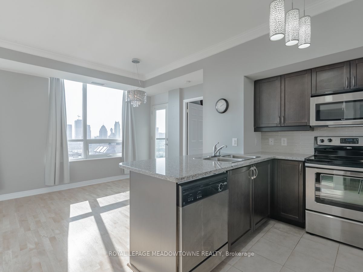 208 Enfield Place 3006, Mississauga, ON L5B 0G8 photo 2