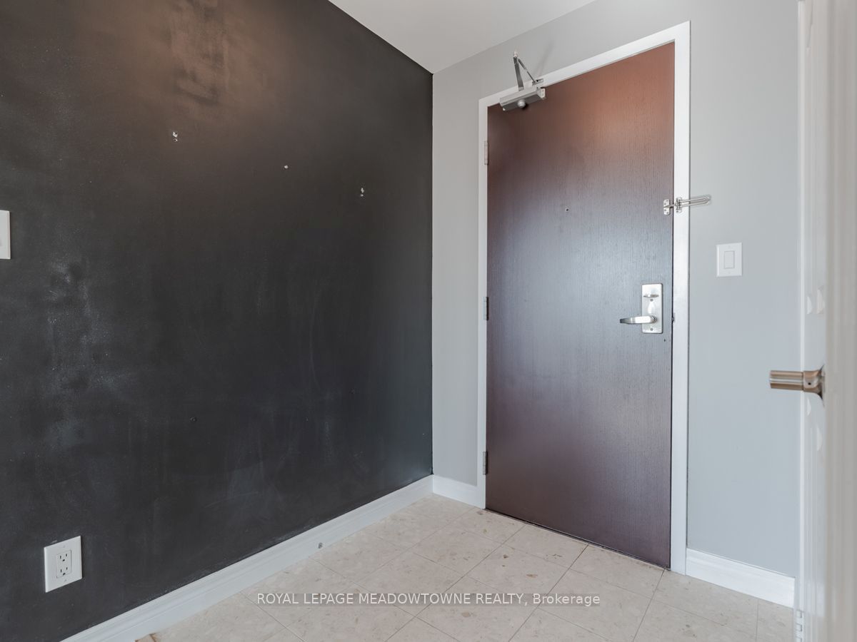 208 Enfield Place 3006, Mississauga, ON L5B 0G8 photo 3