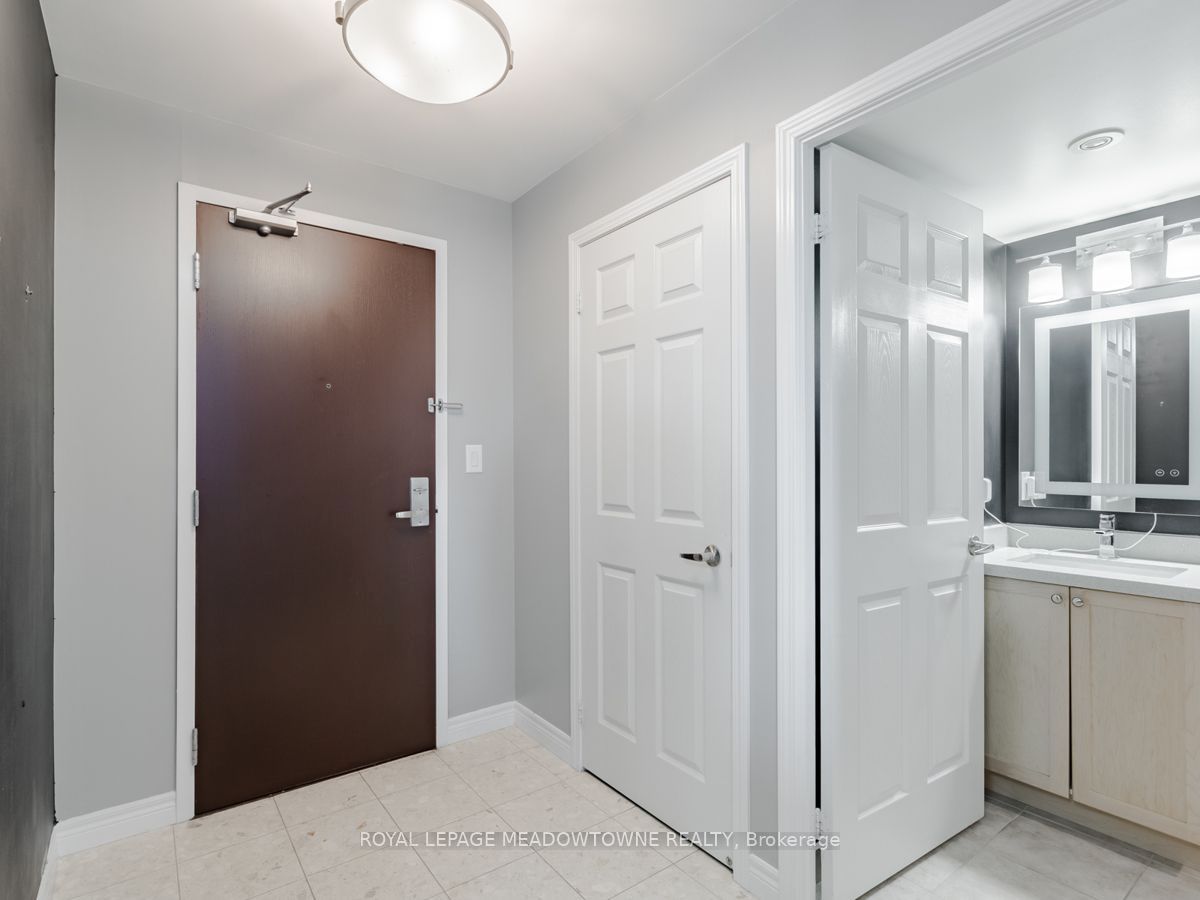 208 Enfield Place 3006, Mississauga, ON L5B 0G8 photo 4