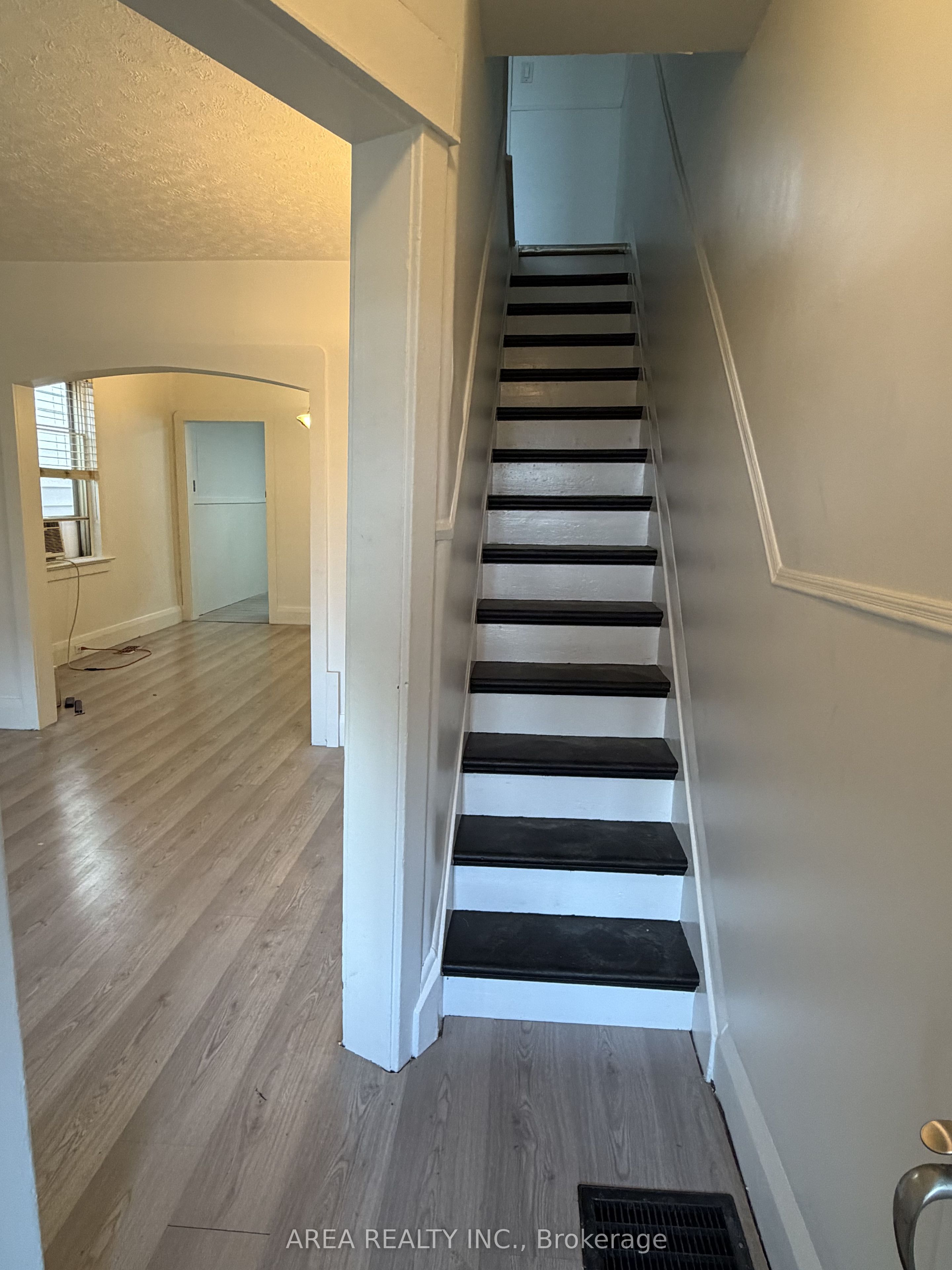 48 Corby Avenue, Toronto, ON M6E 1V3 photo 2