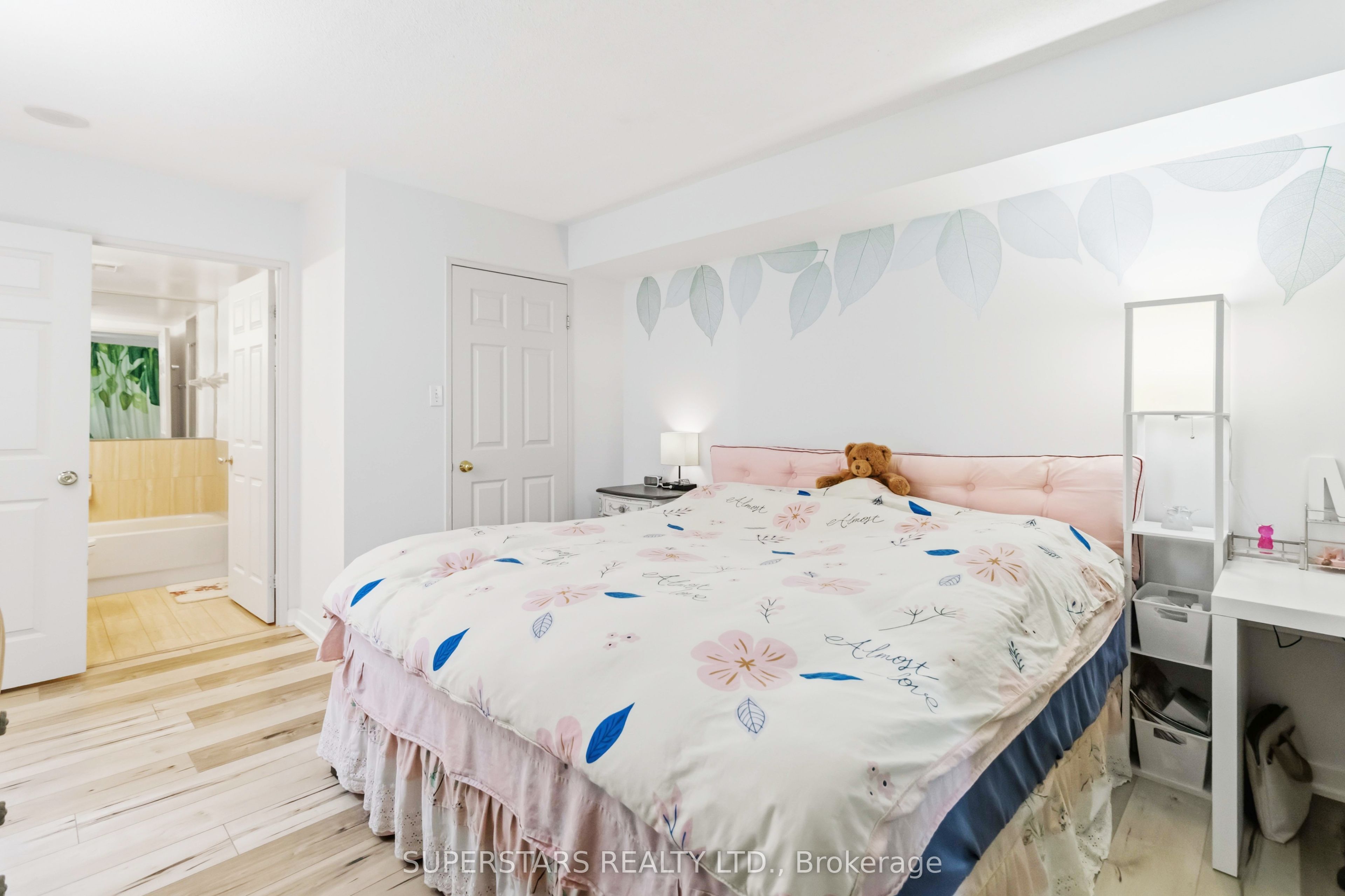 30 Malta Avenue 1702, Brampton, ON L6Y 4S5 photo 3
