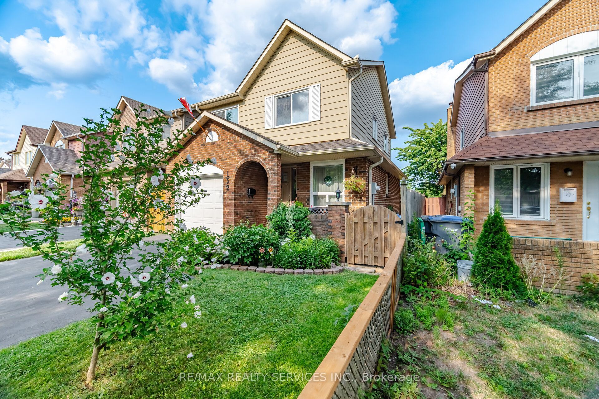 152 Weybridge Trail, Brampton, ON L6V 3W2 photo 2