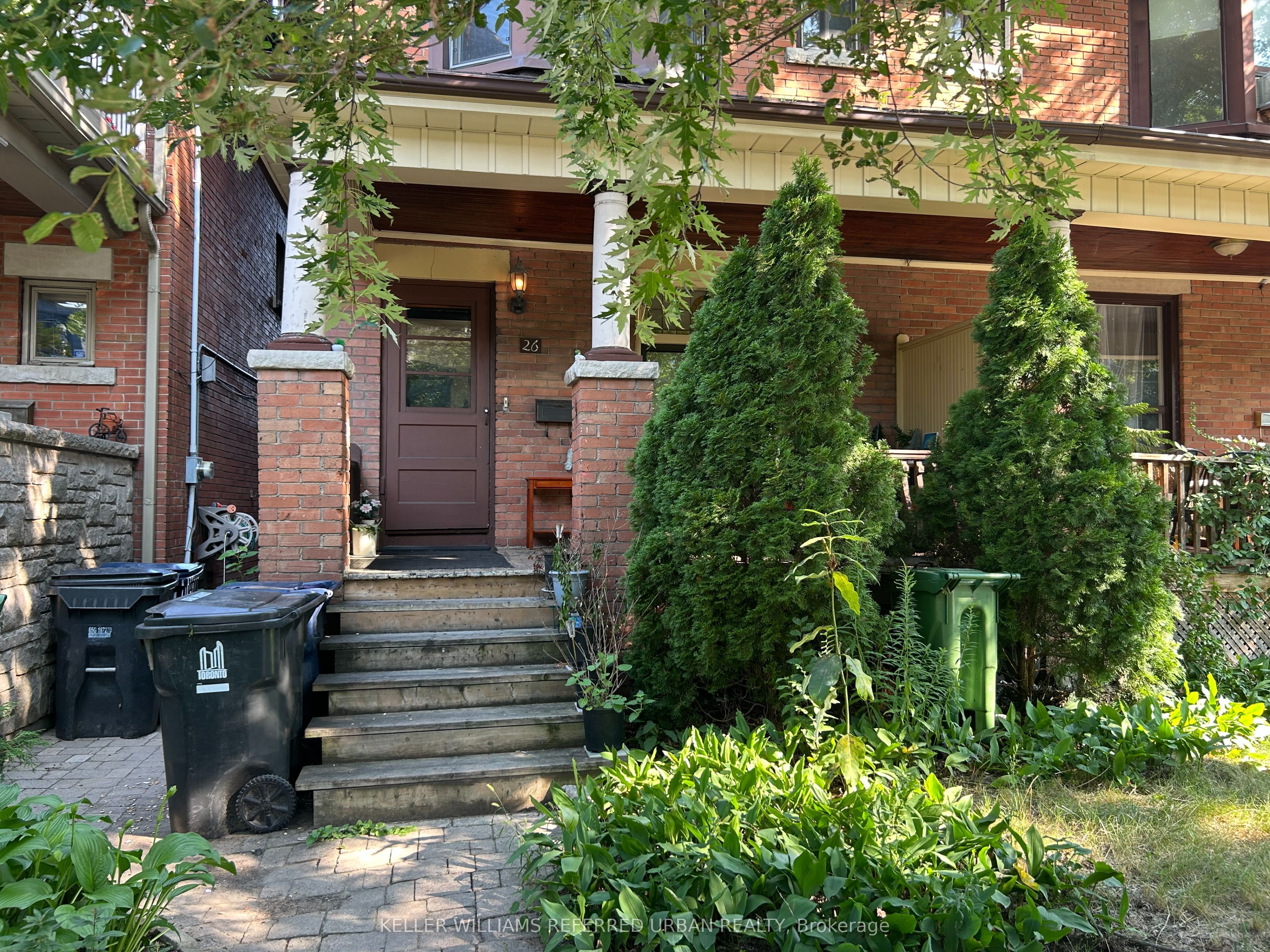 26 Indian Trail Lower, Toronto, ON M6R 1Z7