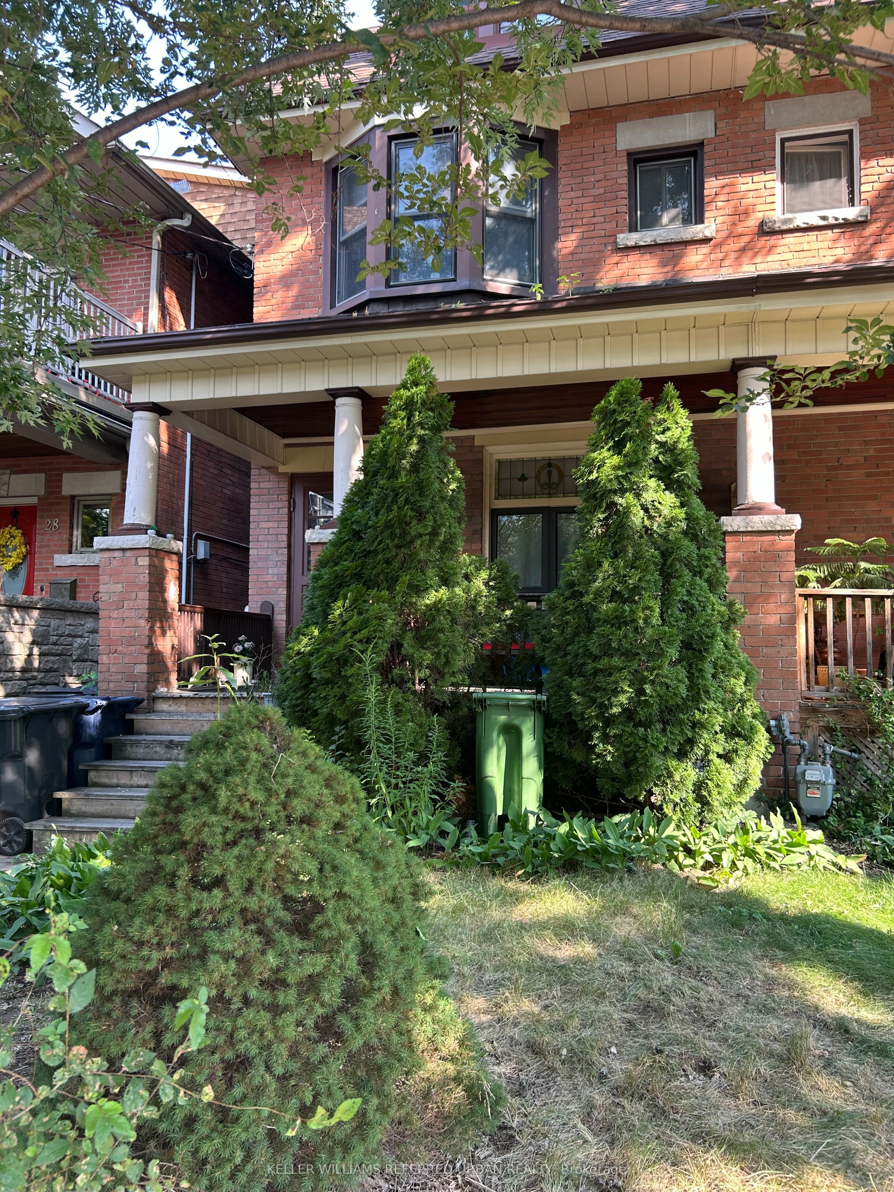 26 Indian Trail Lower, Toronto, ON M6R 1Z7 photo 2