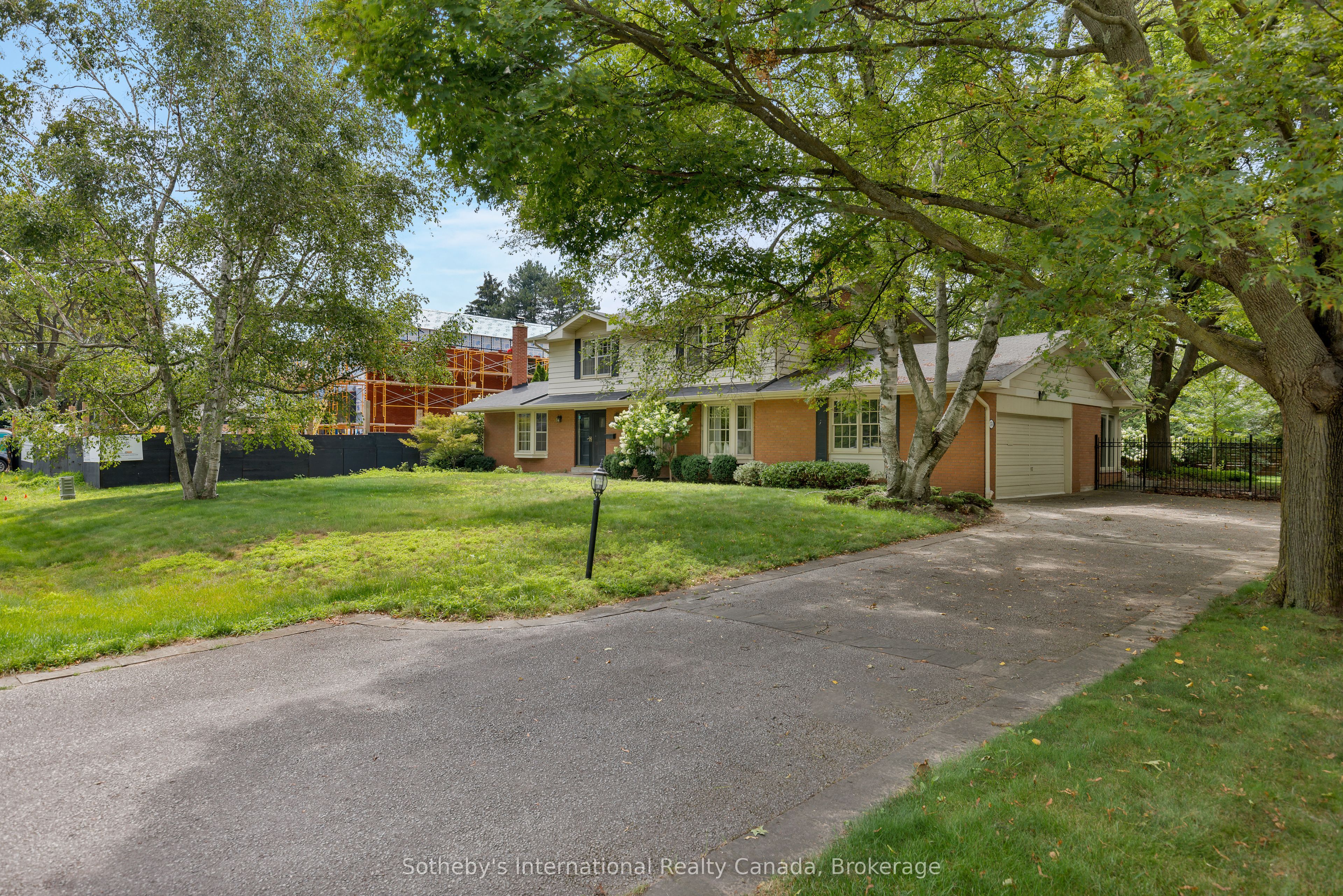 174 Claxton Drive, Oakville, ON L6J 4N9 photo 2
