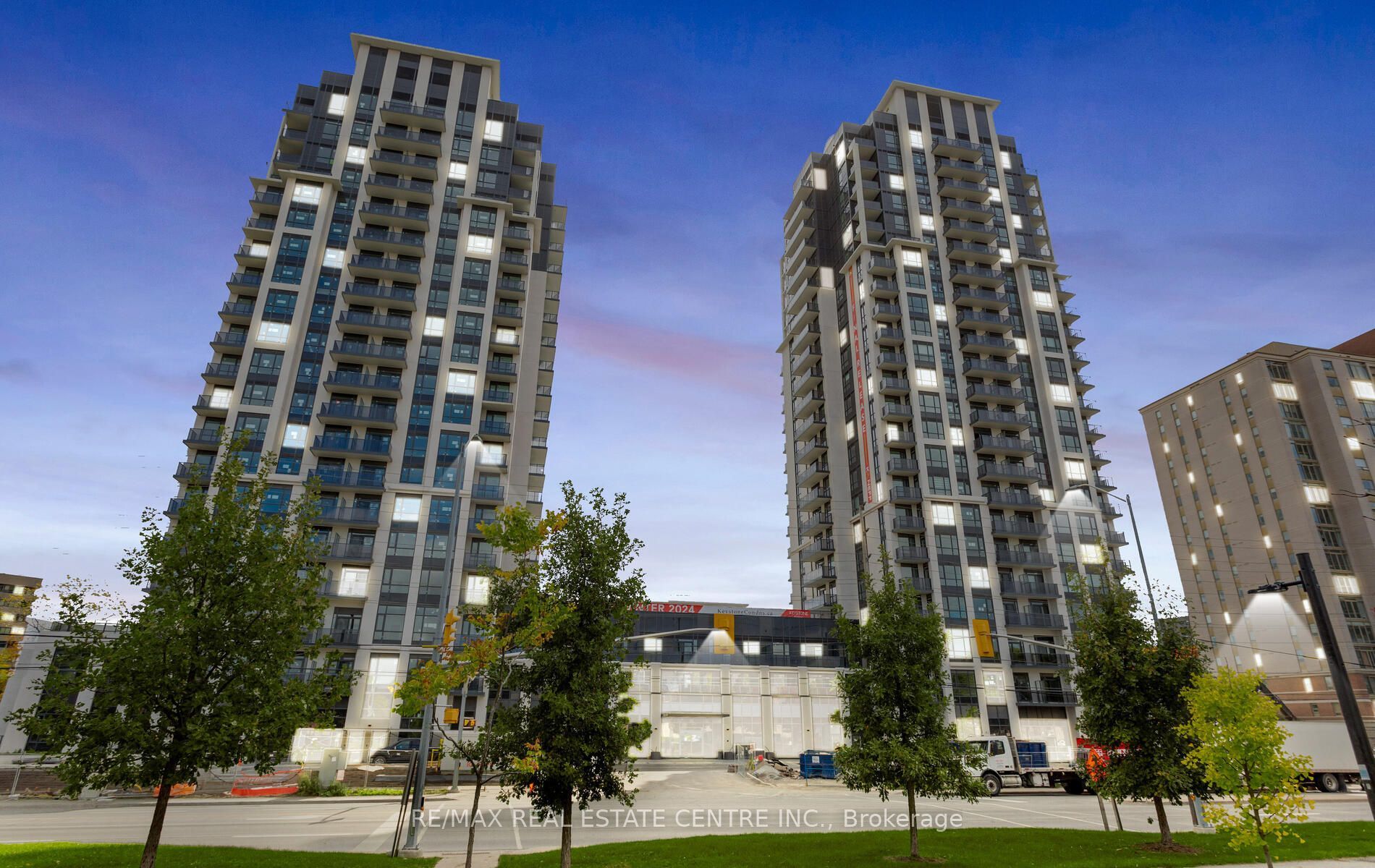 204 Burnhamthorpe Road E 1307, Mississauga, ON L5A 0B3 photo 2