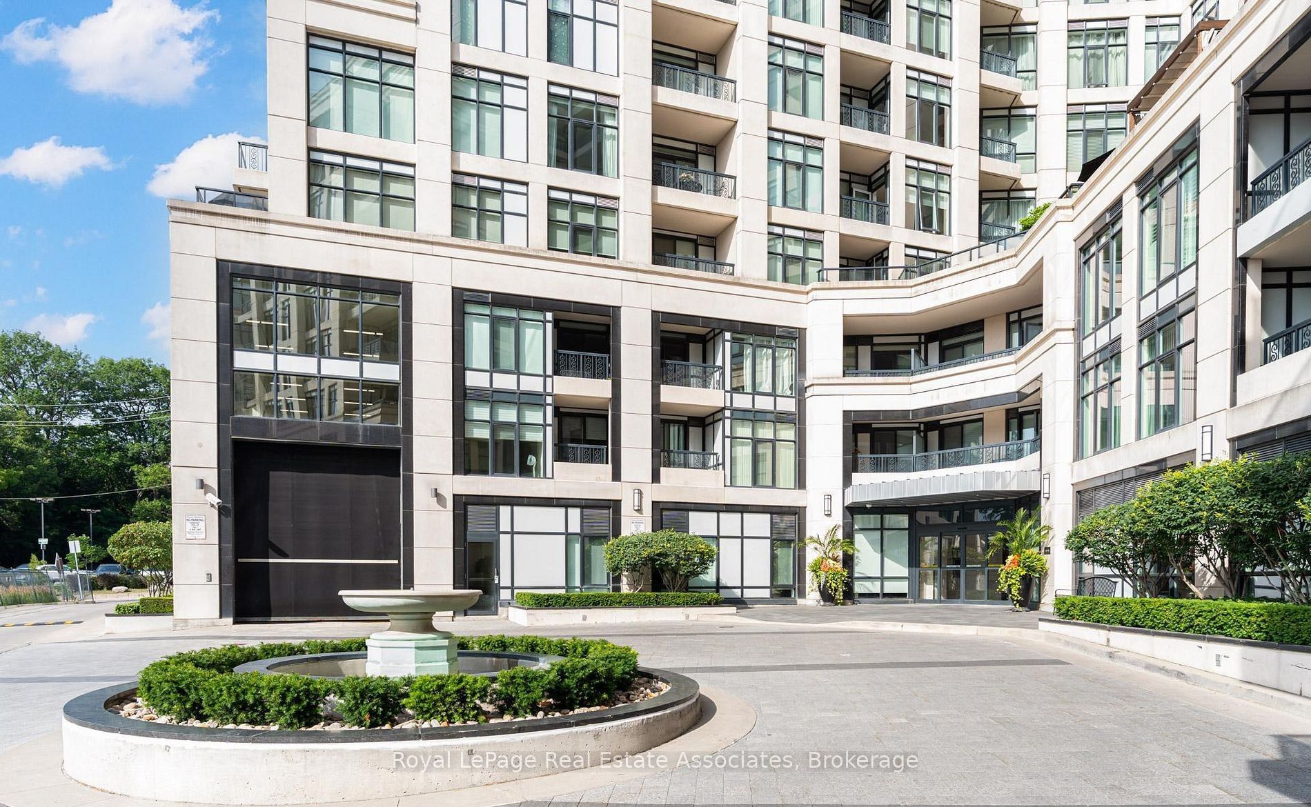 1 Old Mill Drive 816, Toronto, ON M6S 0A1
