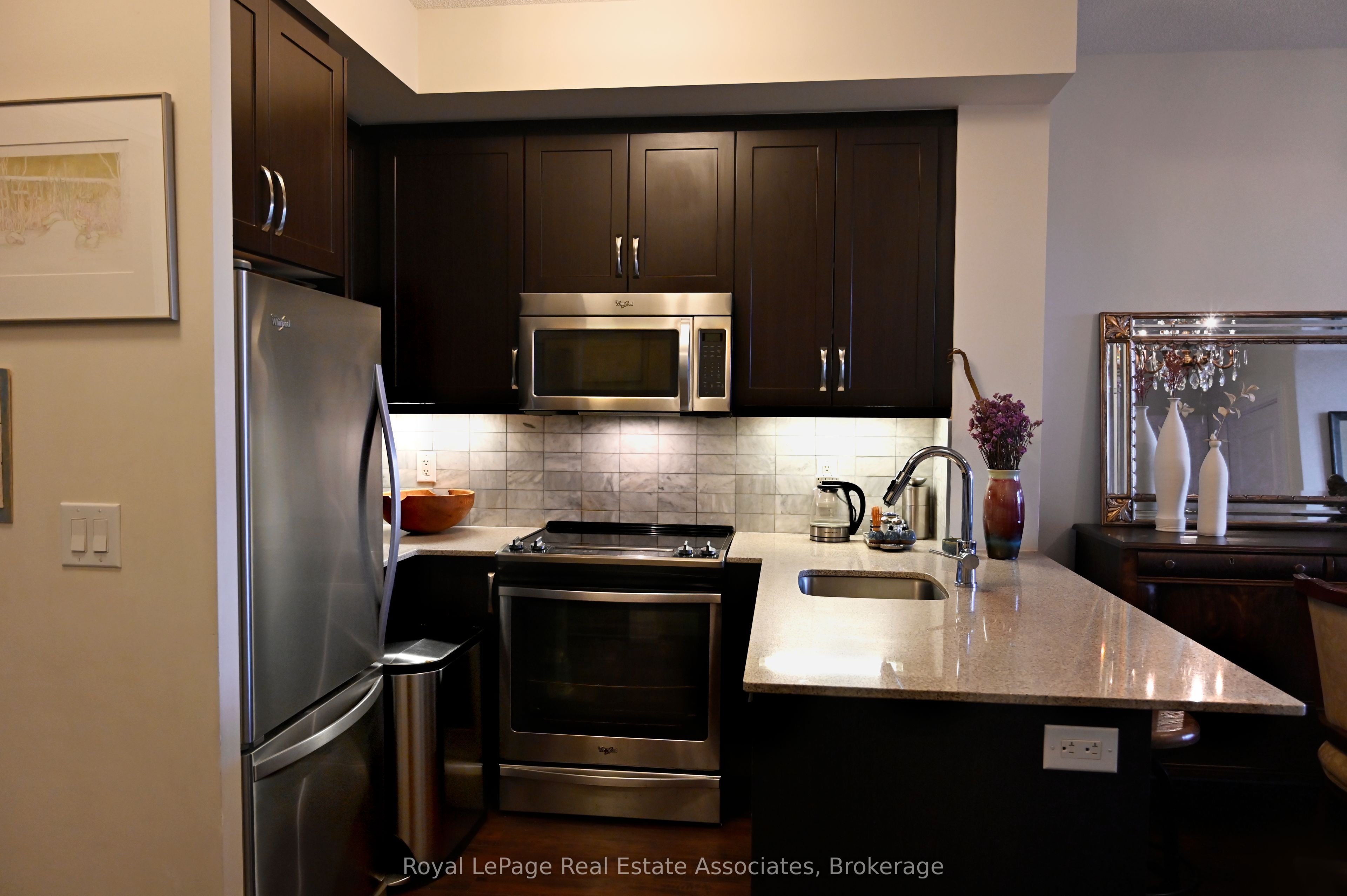 1 Old Mill Drive 816, Toronto, ON M6S 0A1 photo 3