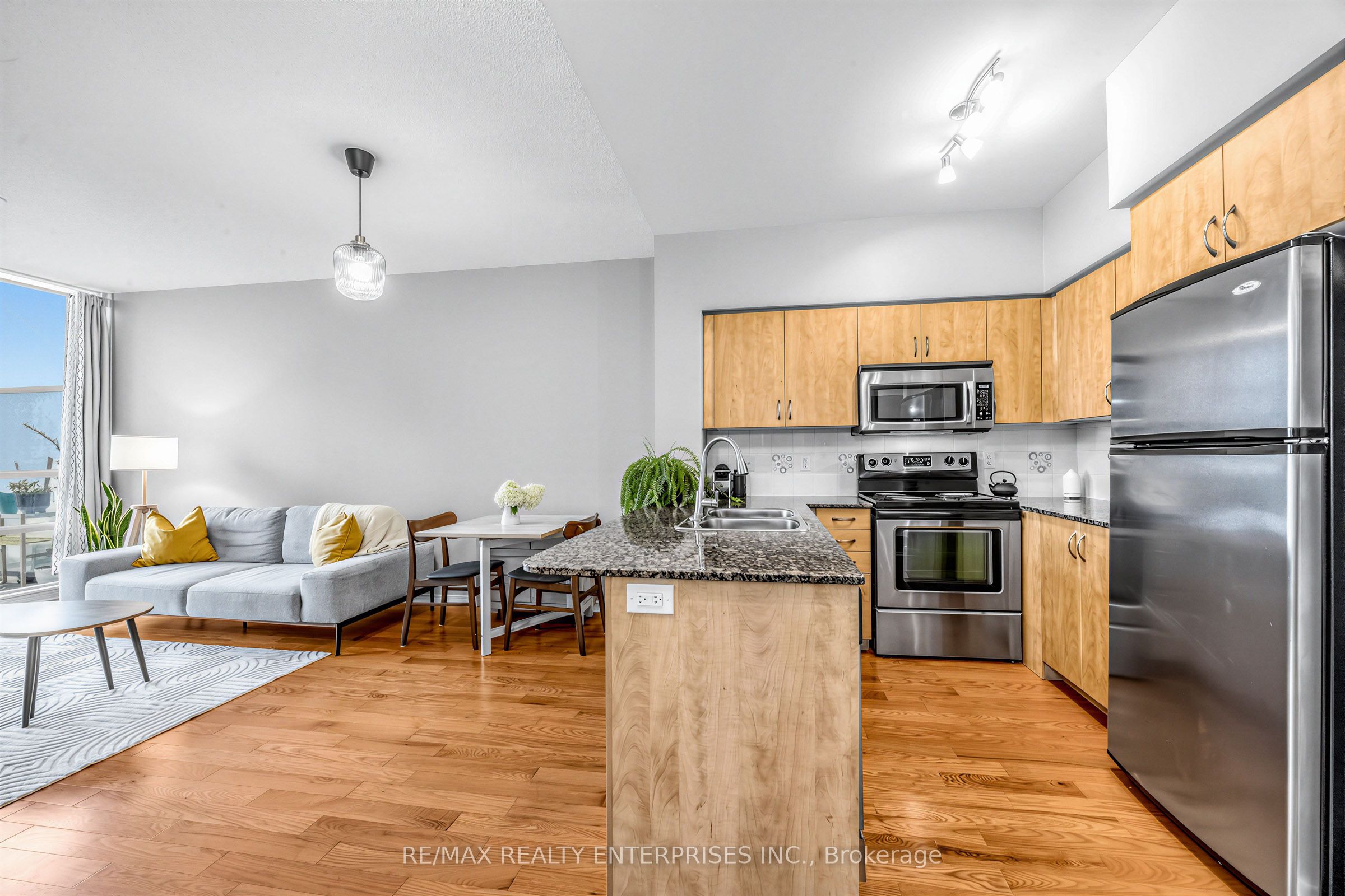 15 Legion Road 304, Toronto, ON M8V 0A9 photo 3