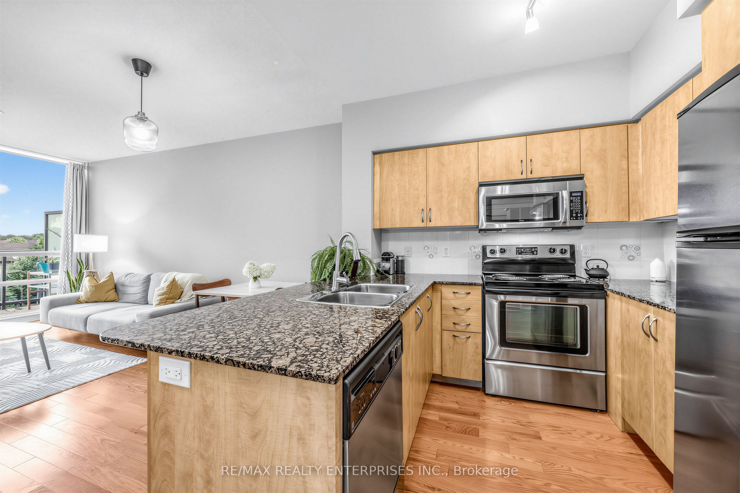 15 Legion Road 304, Toronto, ON M8V 0A9 photo 4