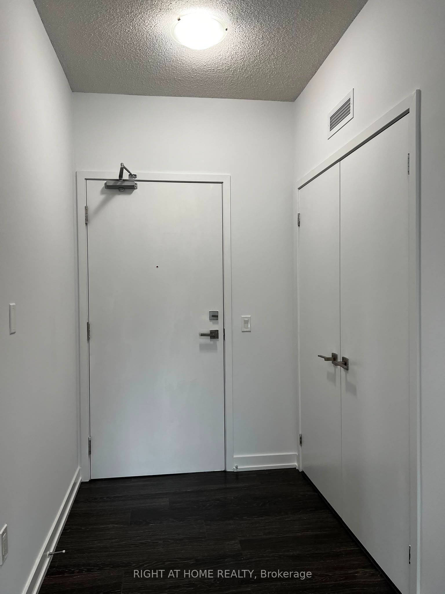 4055 Parkside Village Drive 2820, Mississauga, ON L5B 0K8 photo 4