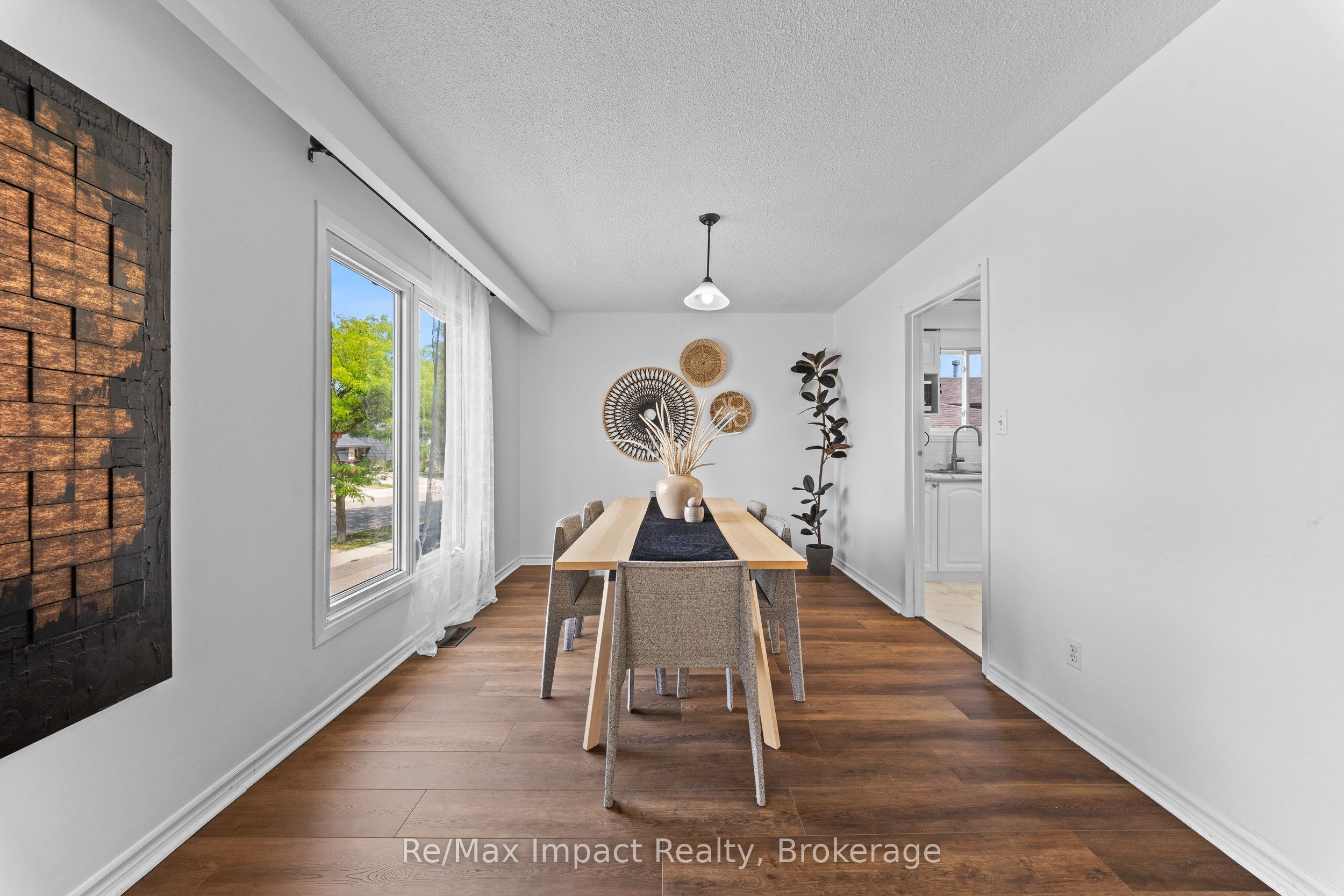 3874 Brandon Gate Drive, Mississauga, ON L4T 3N6 photo 5