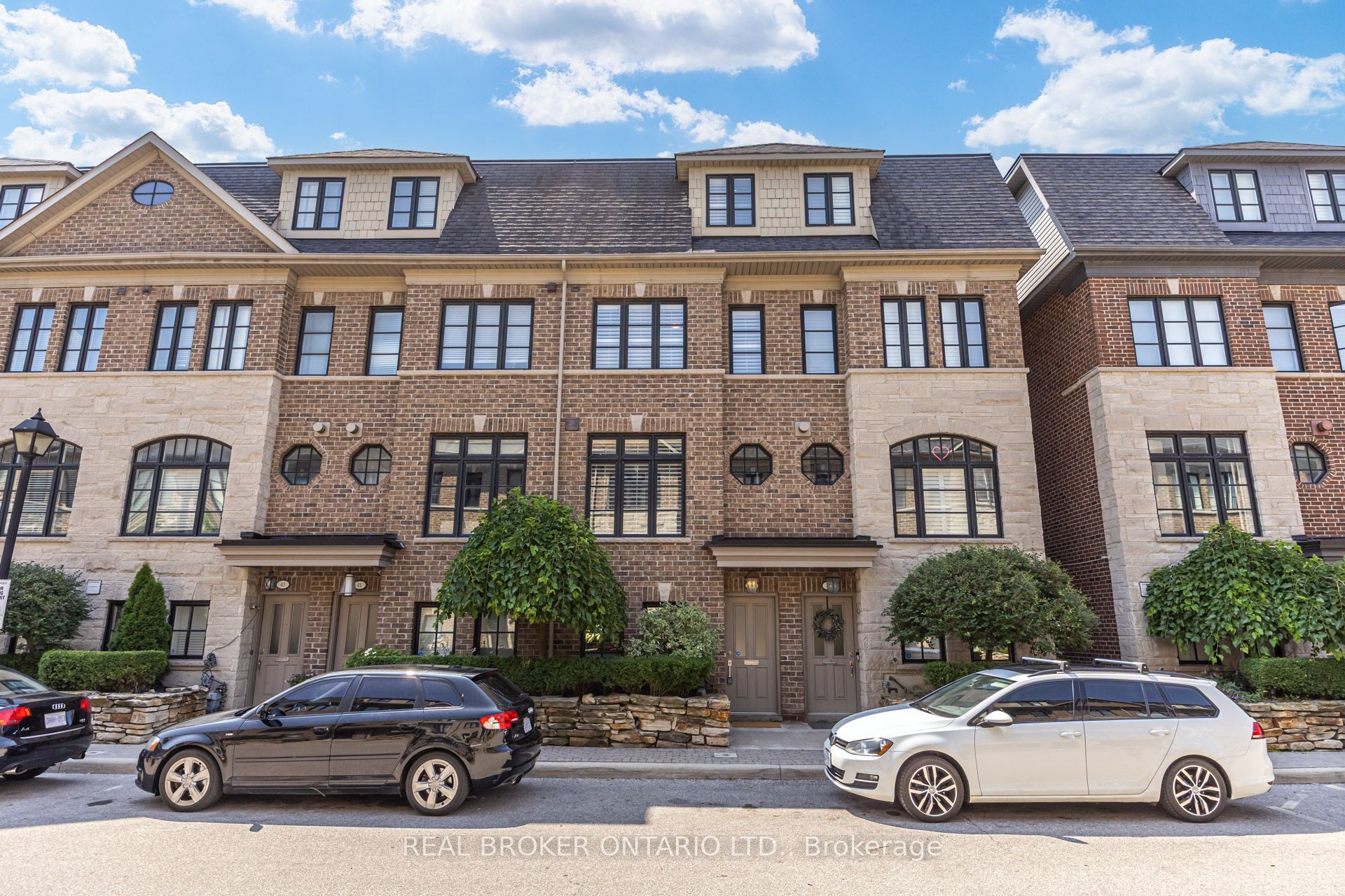 39 Ruby Lang Lane, Toronto, ON M8Z 0B8