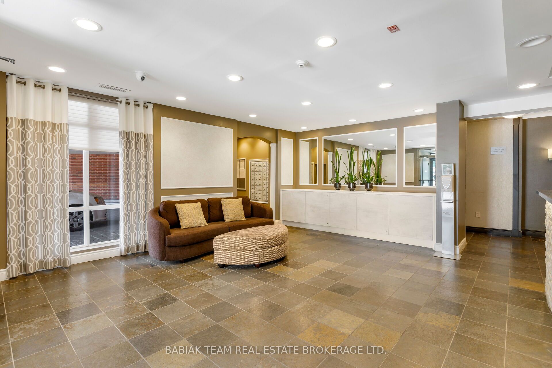 2495 Dundas Street West Street 307, Toronto, ON M6P 1X4 photo 5