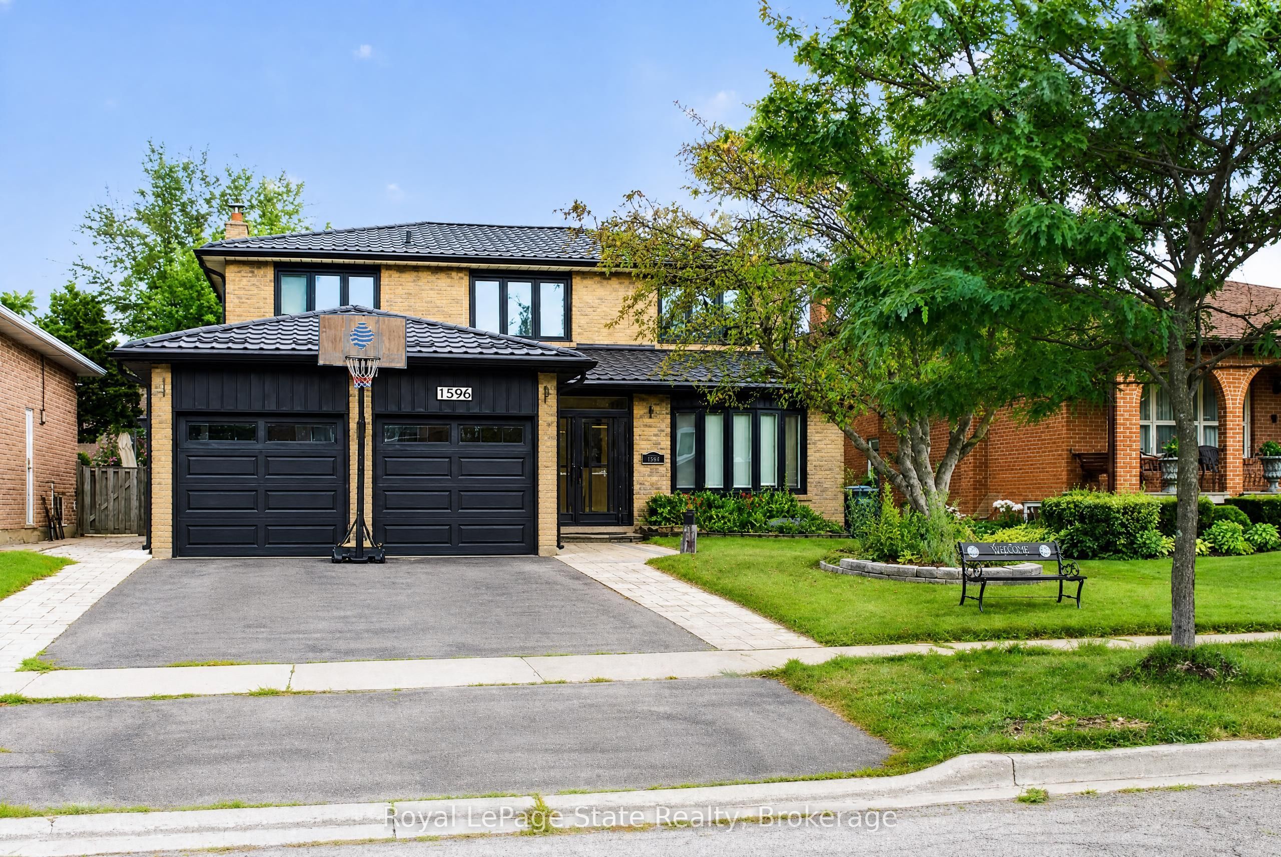 1596 Maple Ridge Drive, Mississauga, ON L4W 3C8