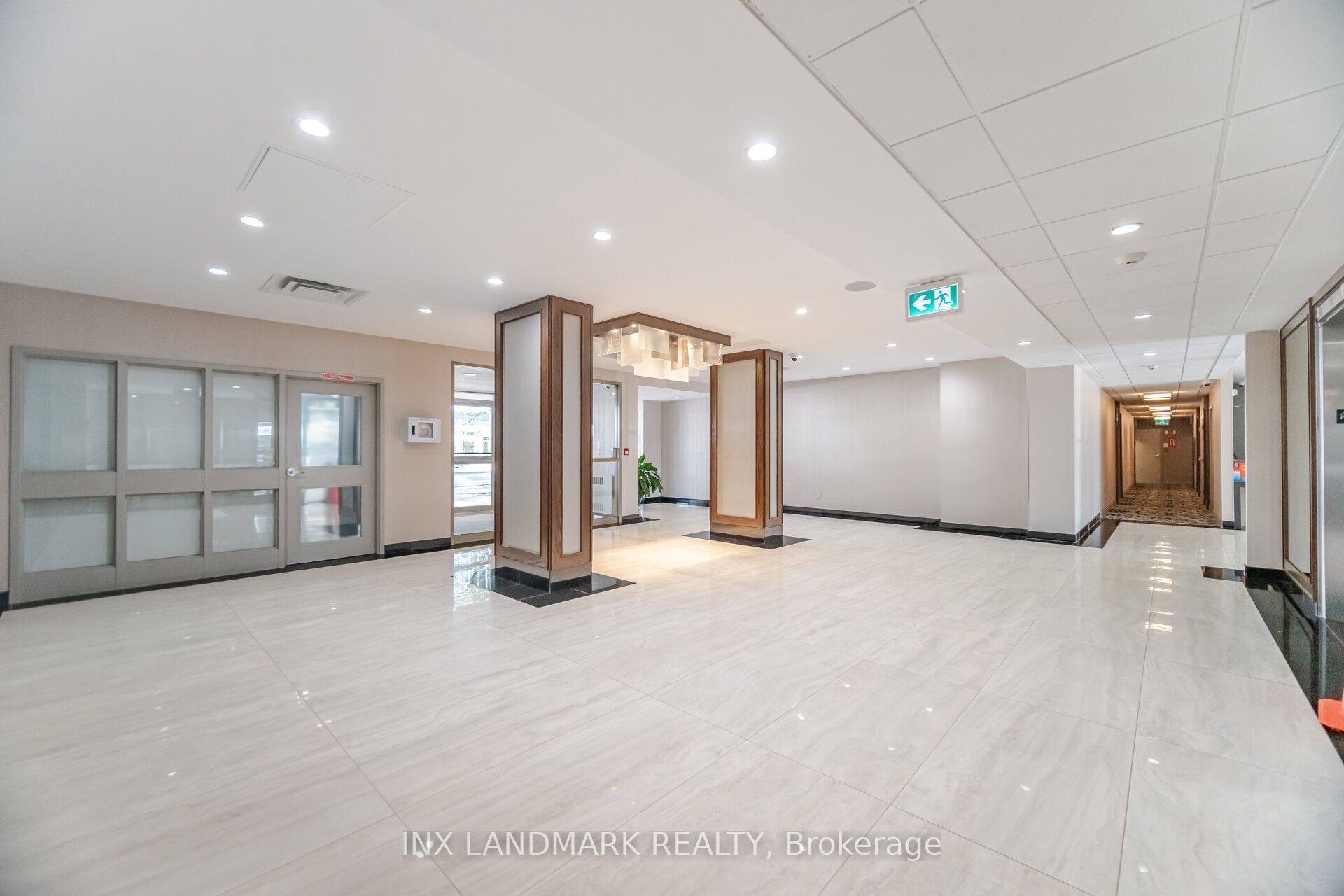 330 Rathburn Road W 2008, Mississauga, ON L5B 3Y1 photo 4