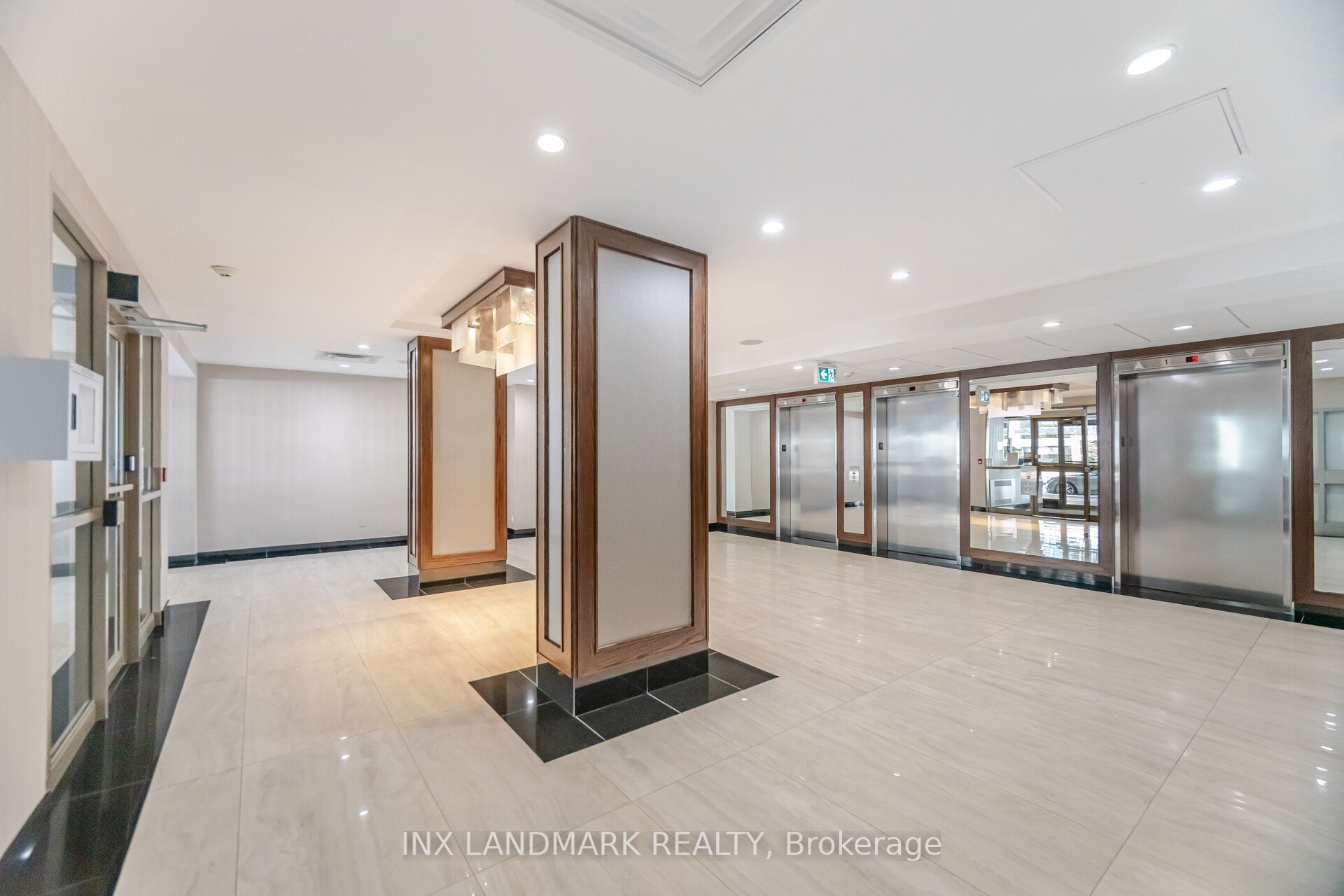 330 Rathburn Road W 2008, Mississauga, ON L5B 3Y1 photo 5
