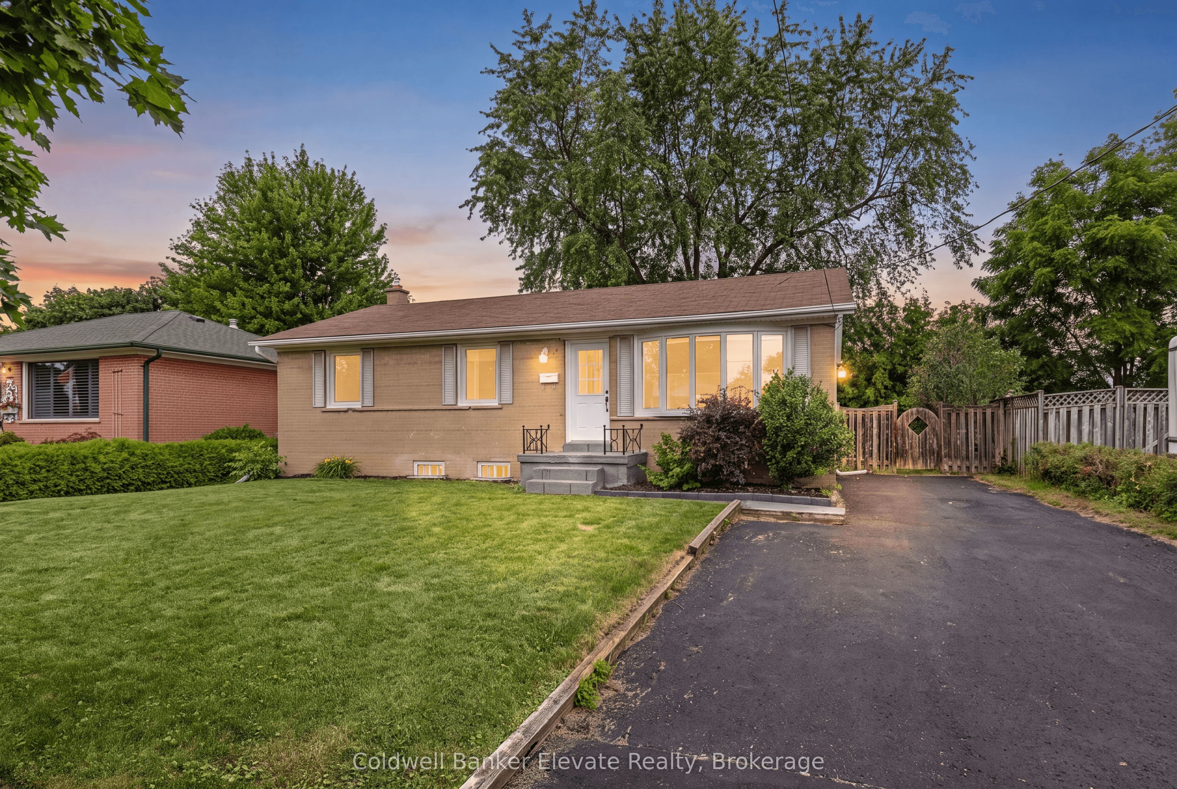 39 McGilvray Crescent, Halton Hills, ON L7G 1L7