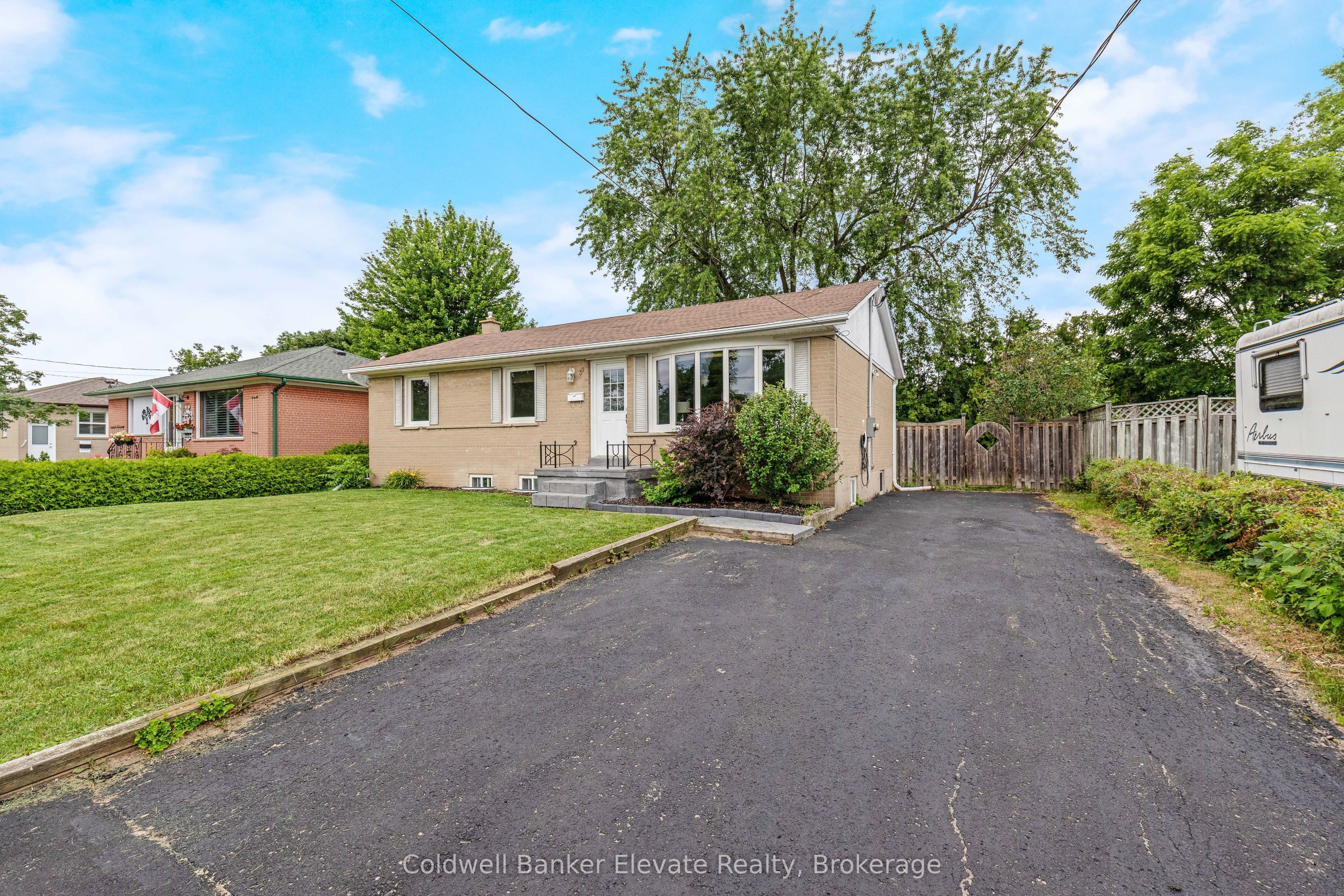 39 McGilvray Crescent, Halton Hills, ON L7G 1L7 photo 3