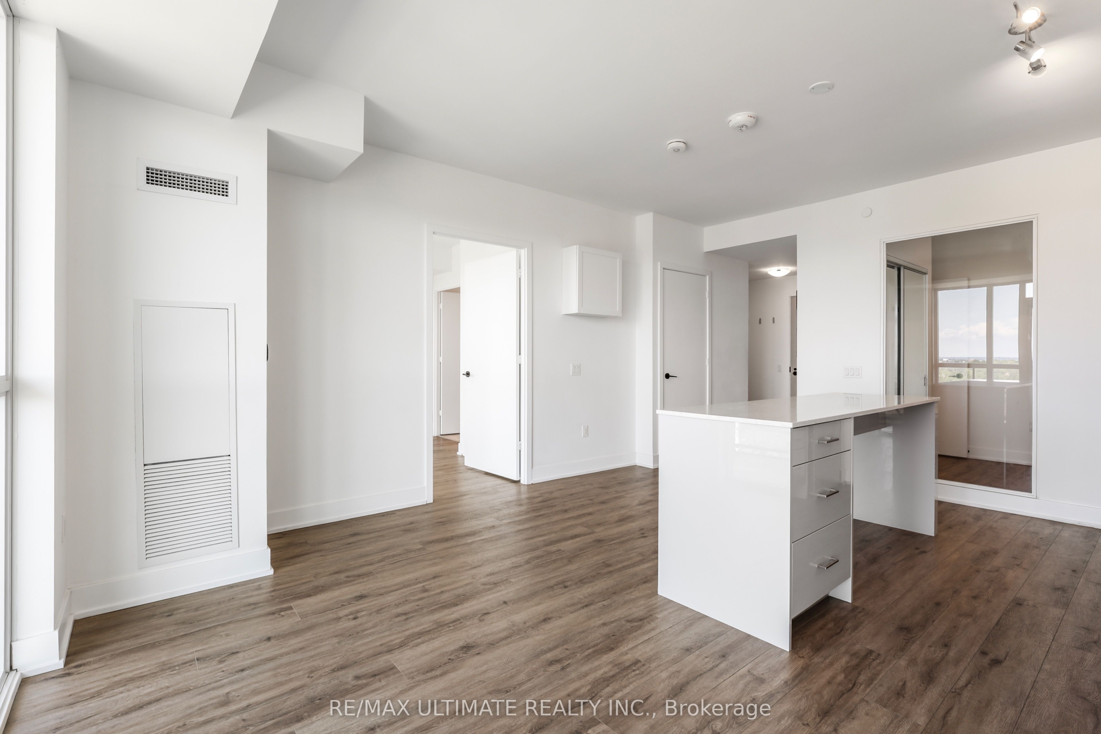 50 George Butchart Drive 906, Toronto, ON M3K 0C9 photo 3